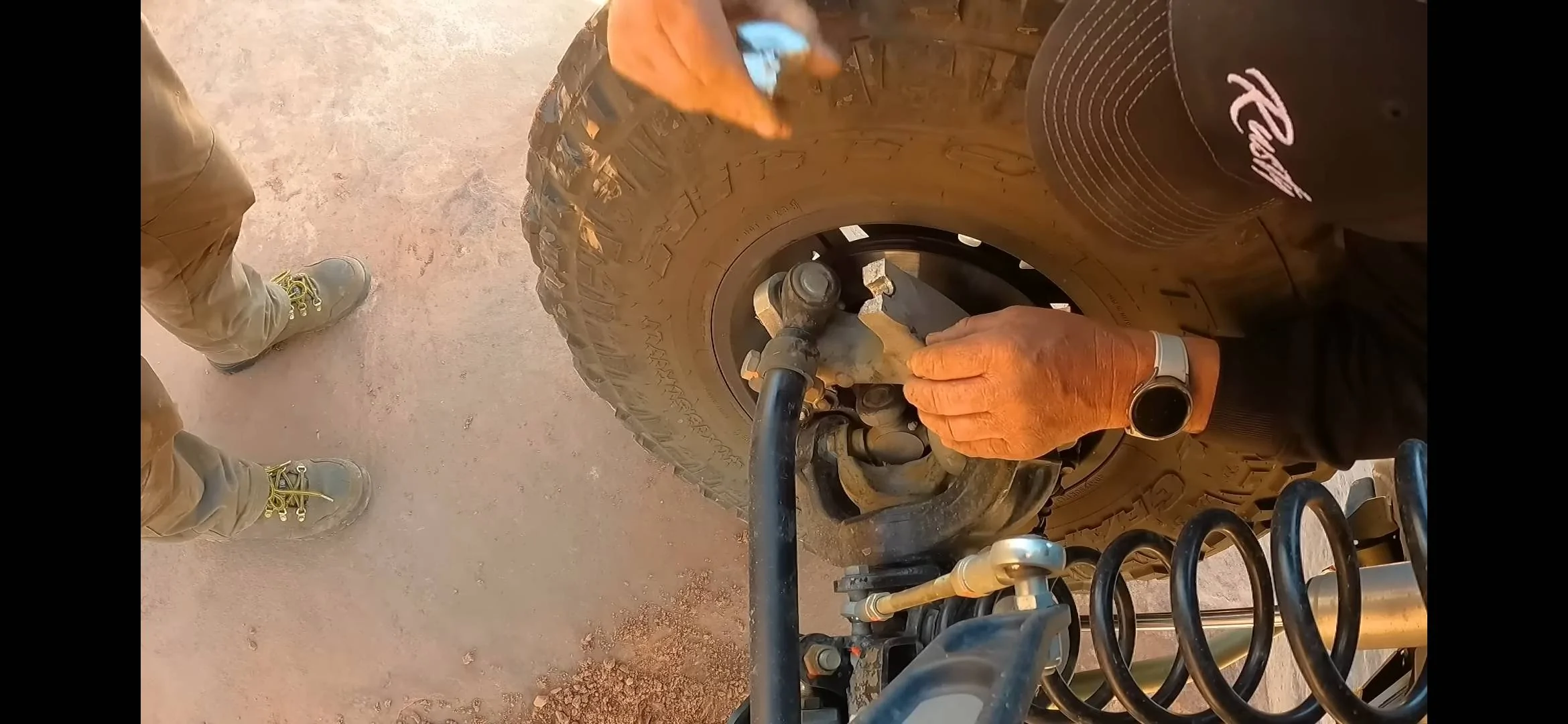 Jeep Gladiator Rory (TrailMater) fixing a broken Jeep Gladiator knuckle on the trail Screenshot_20230331_135514_YouTu