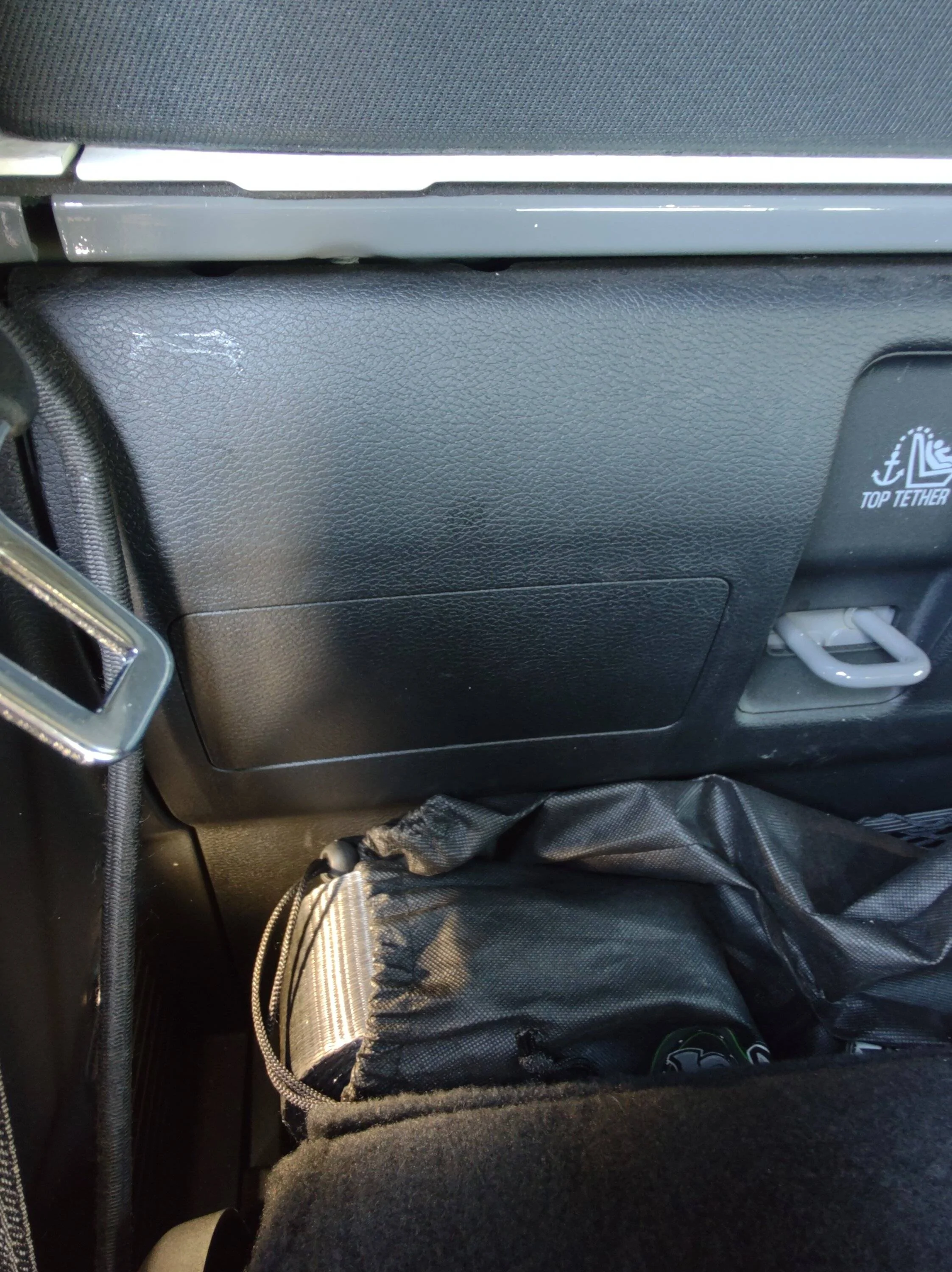 Jeep Gladiator How to run wire from interior cab to license plate for rear facing dash camera IMG_20230331_140442172