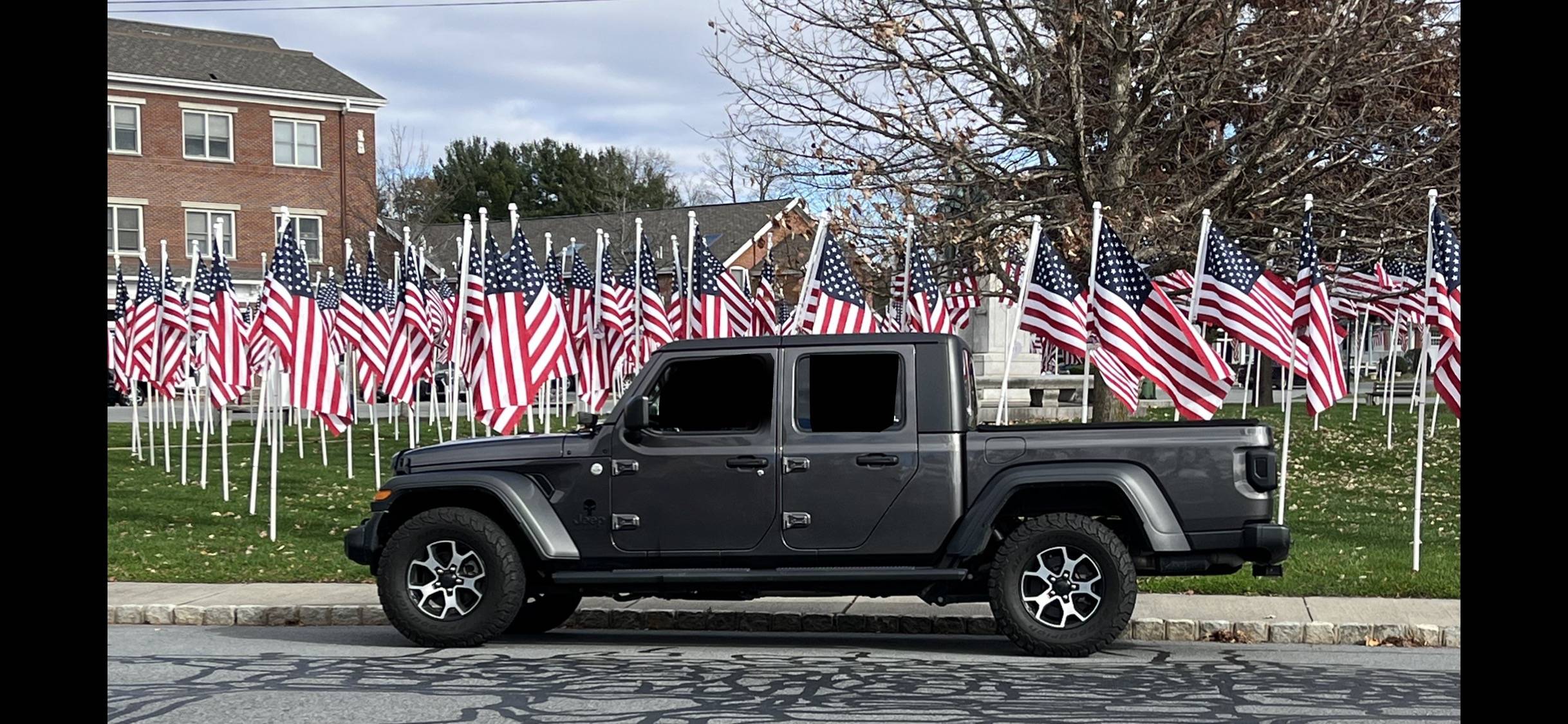 Jeep Gladiator Gladiator Glamour Shots 204A0DD5-5E7A-4D83-AA53-AEE954D5B783