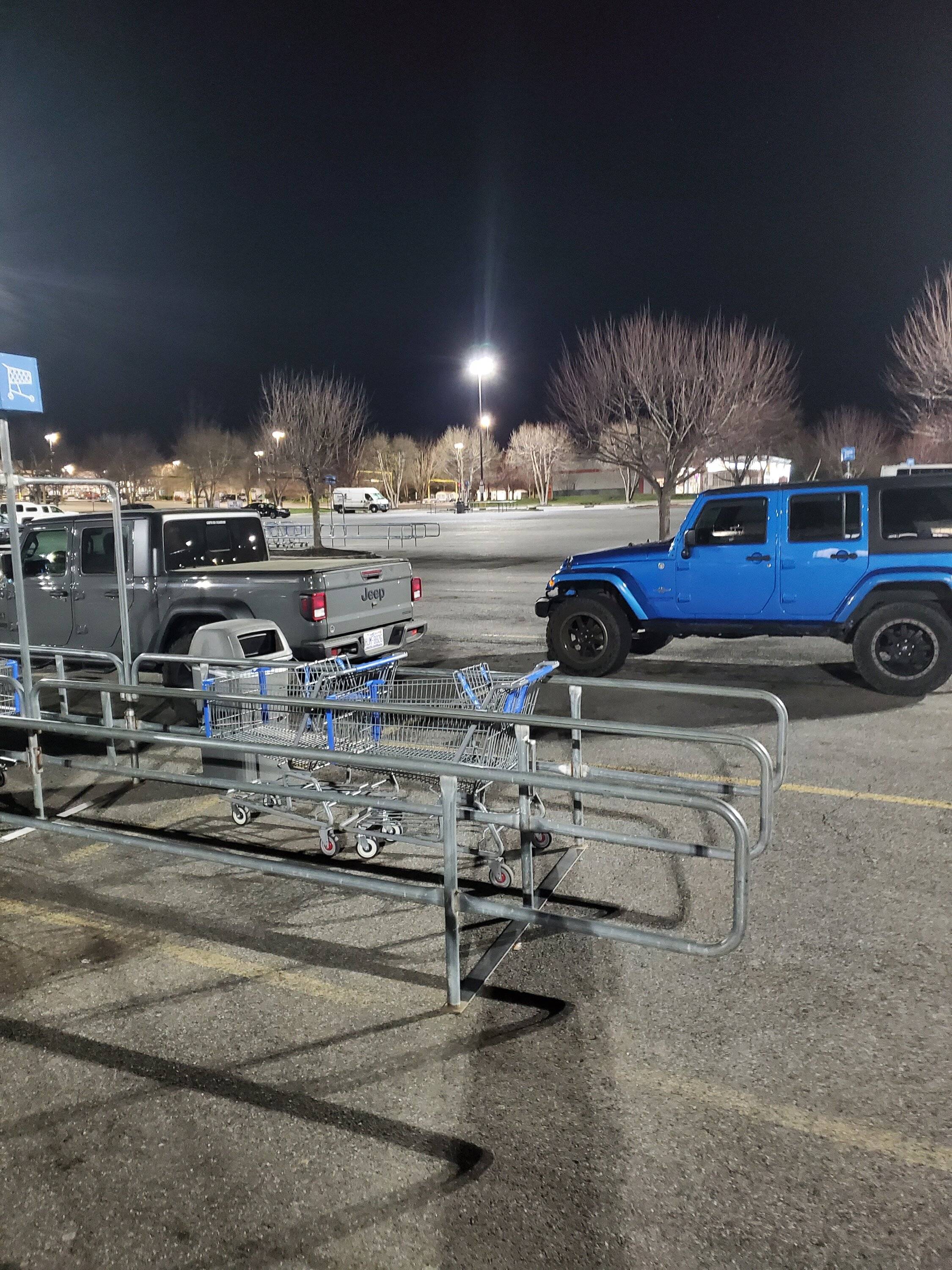 Jeep Gladiator Jeeps Parking Next To Jeeps 20230330_205911
