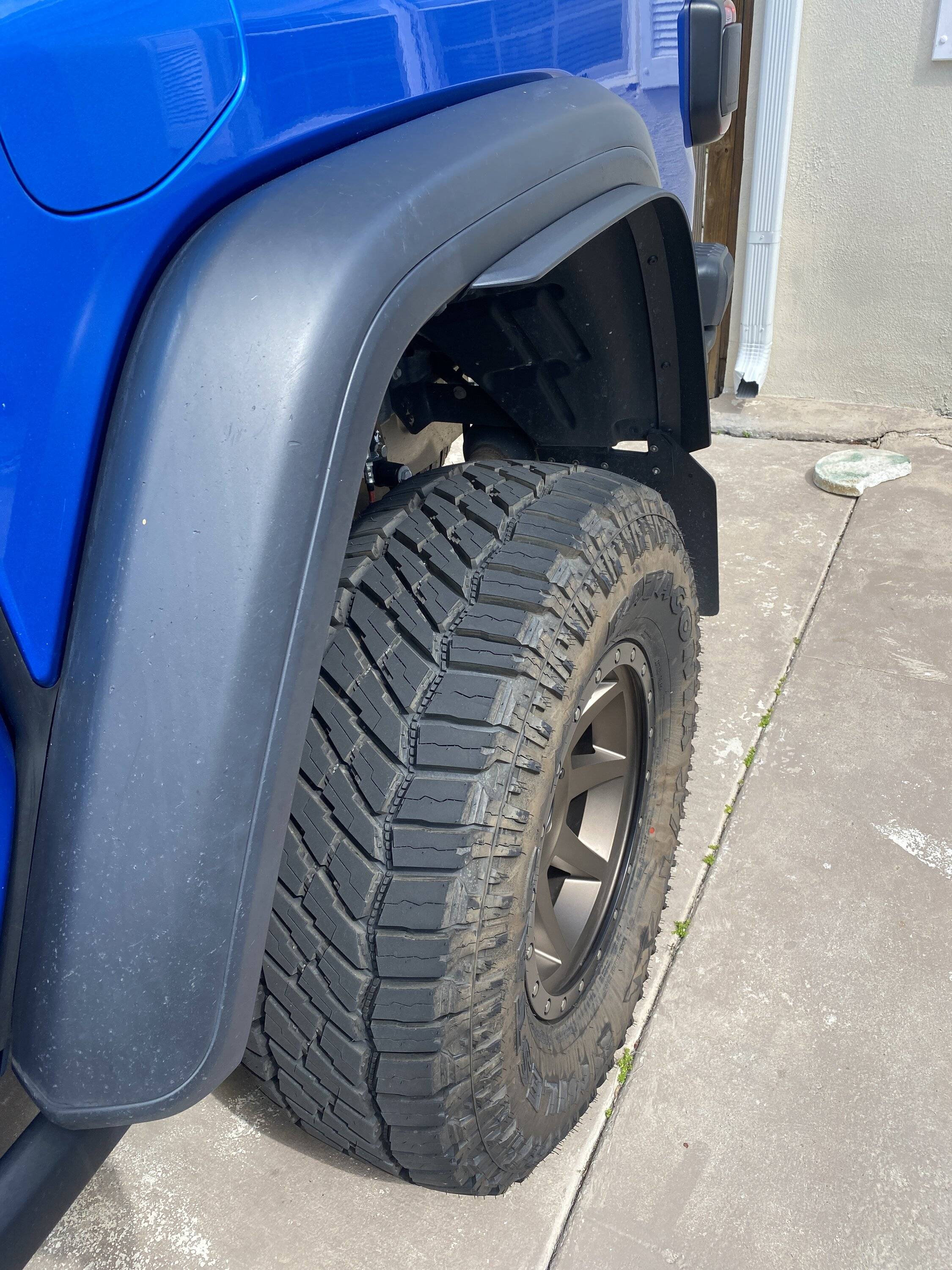 Jeep Gladiator Extended Fender Flare Pics Anyone? IMG_1710.JPG