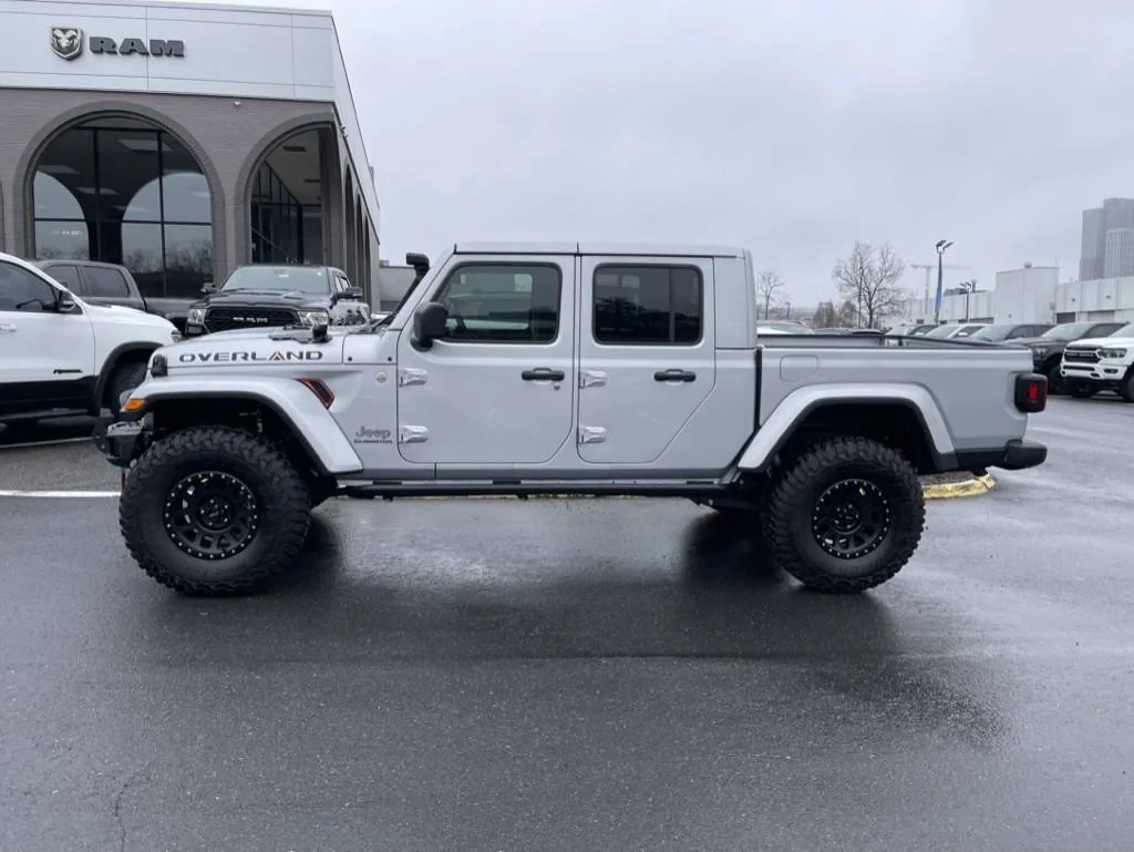 Jeep Gladiator Seeing a ton of Gladiators around here Drivers sid