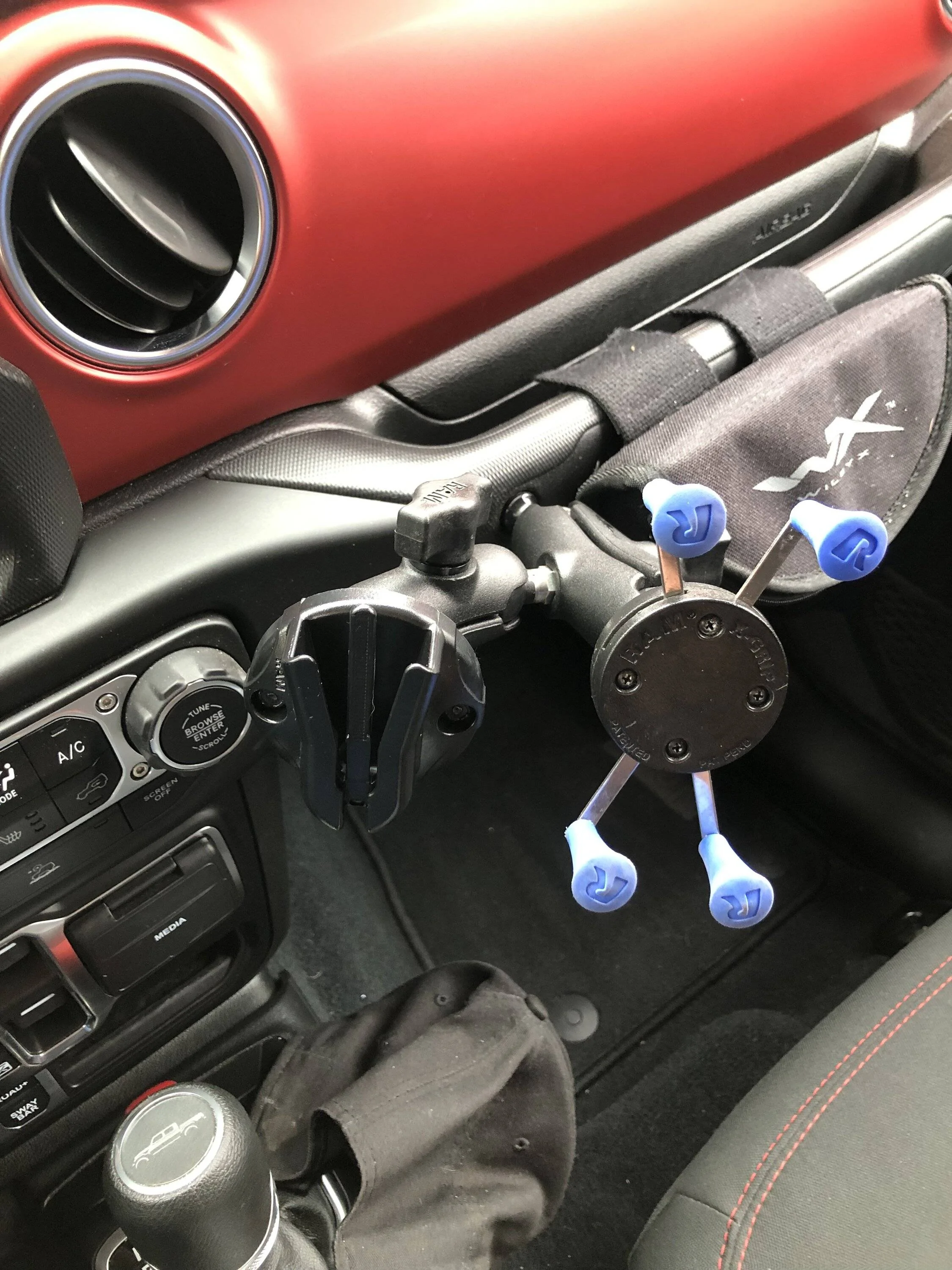 Jeep Gladiator Why so many phone holders? 34B7F2A9-3FA5-47E6-AA7F-8E4B41F8FA93