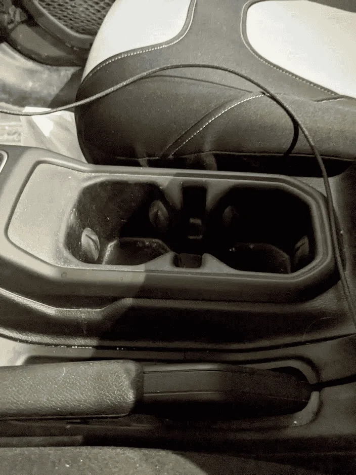 Jeep Gladiator Why so many phone holders? 1680562681935