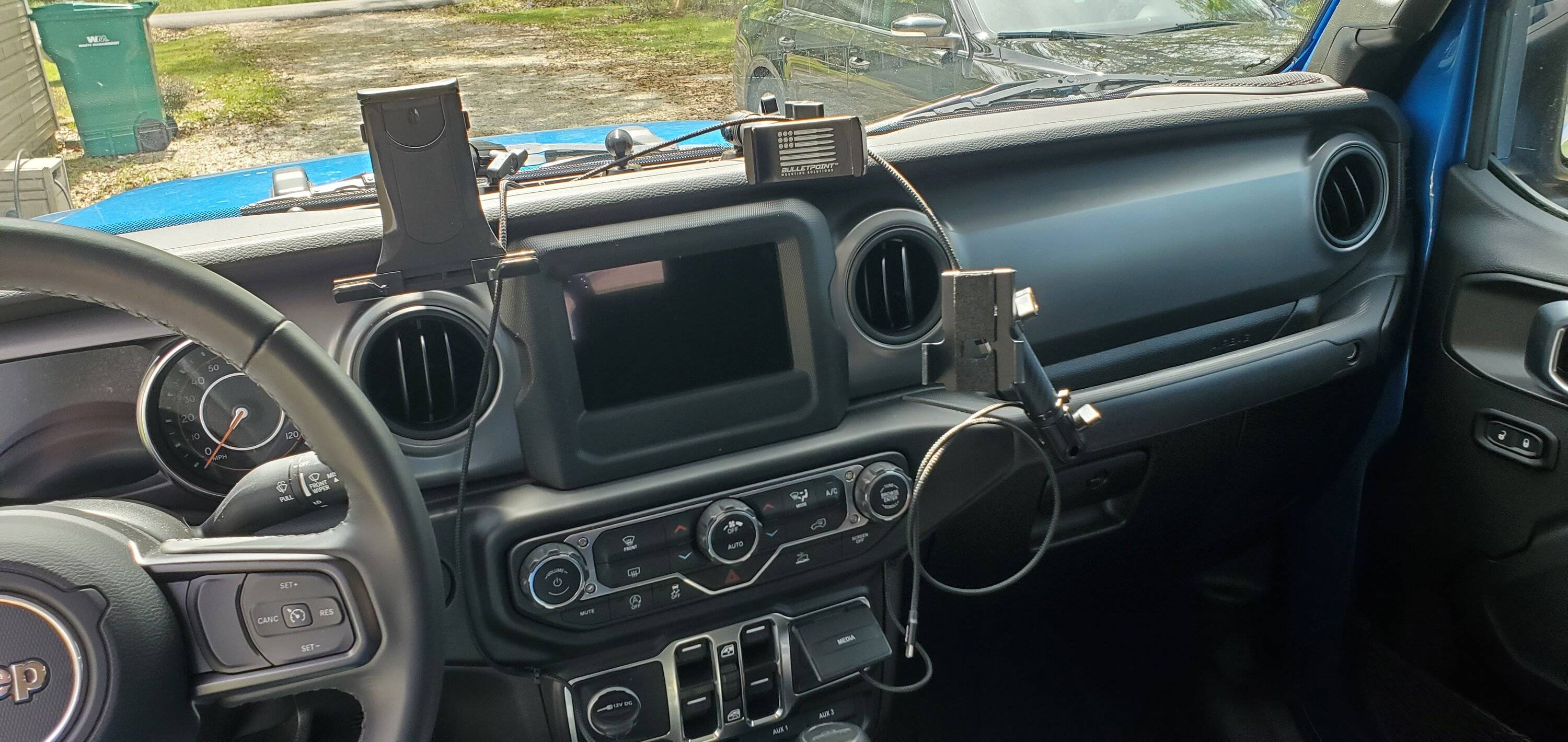 Jeep Gladiator Why so many phone holders? 20230319_132135