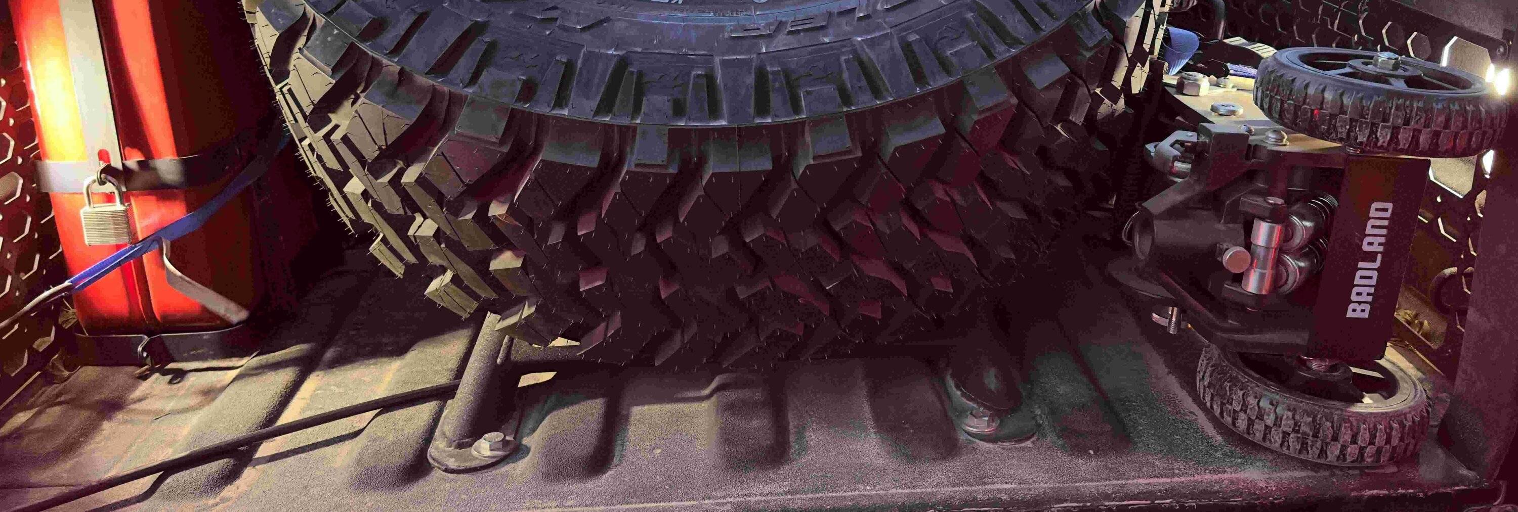 Jeep Gladiator Badland Off-road Jack Image DB-9202