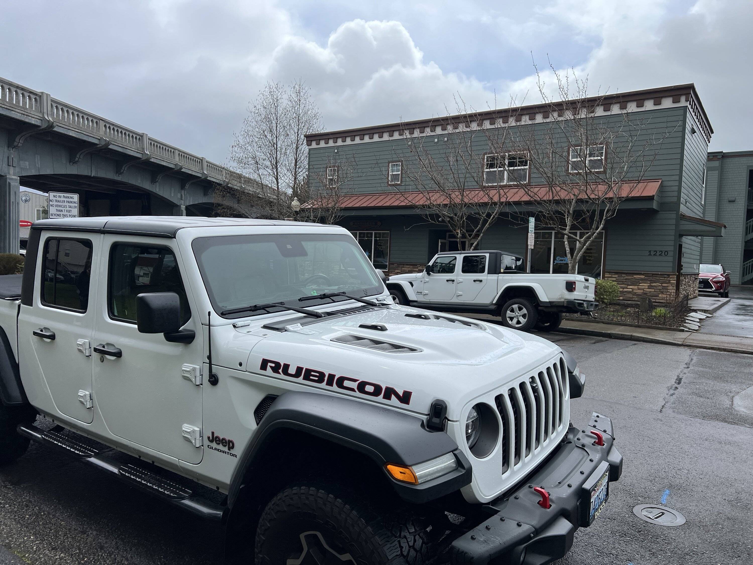 Jeep Gladiator Jeeps Parking Next To Jeeps IMG_3021