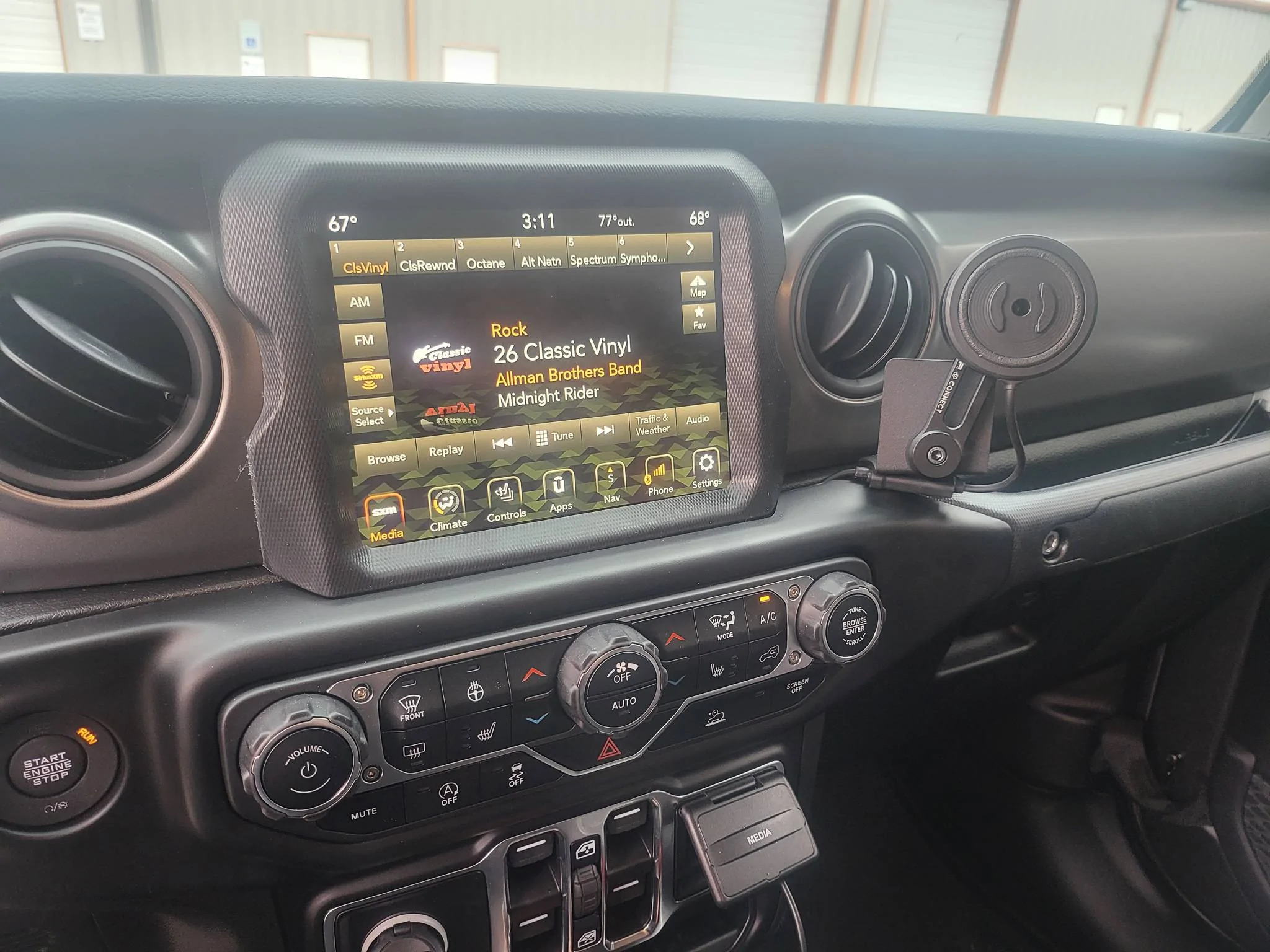 Jeep Gladiator Why so many phone holders? 20230404_151128