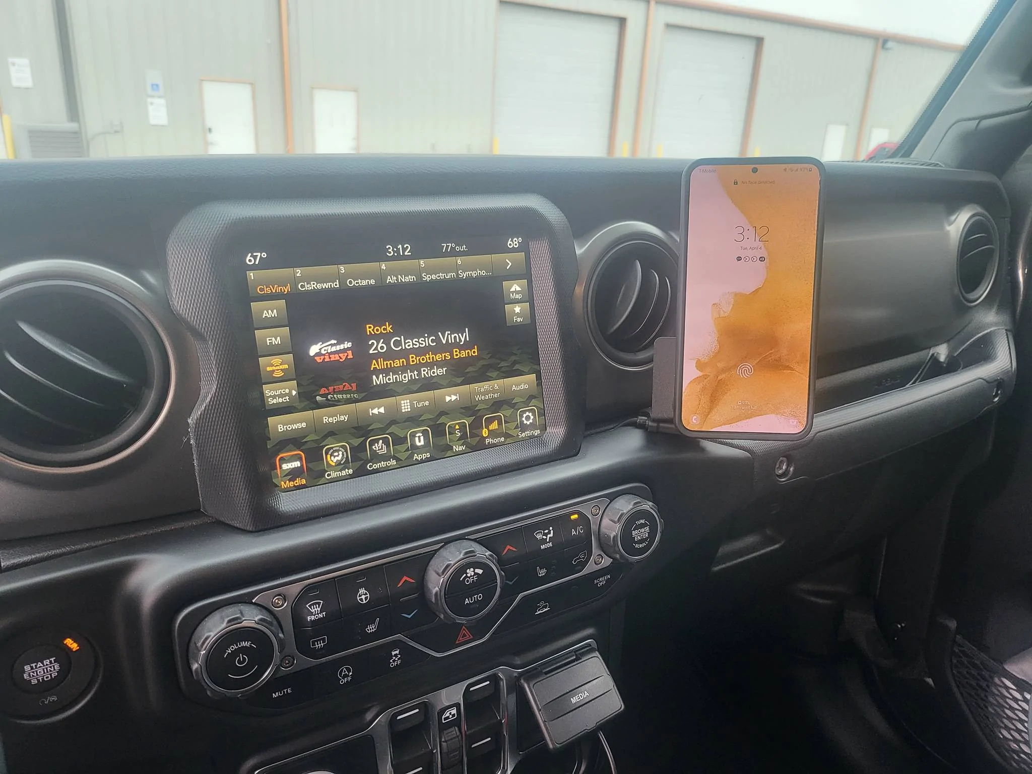 Jeep Gladiator Why so many phone holders? 20230404_151202