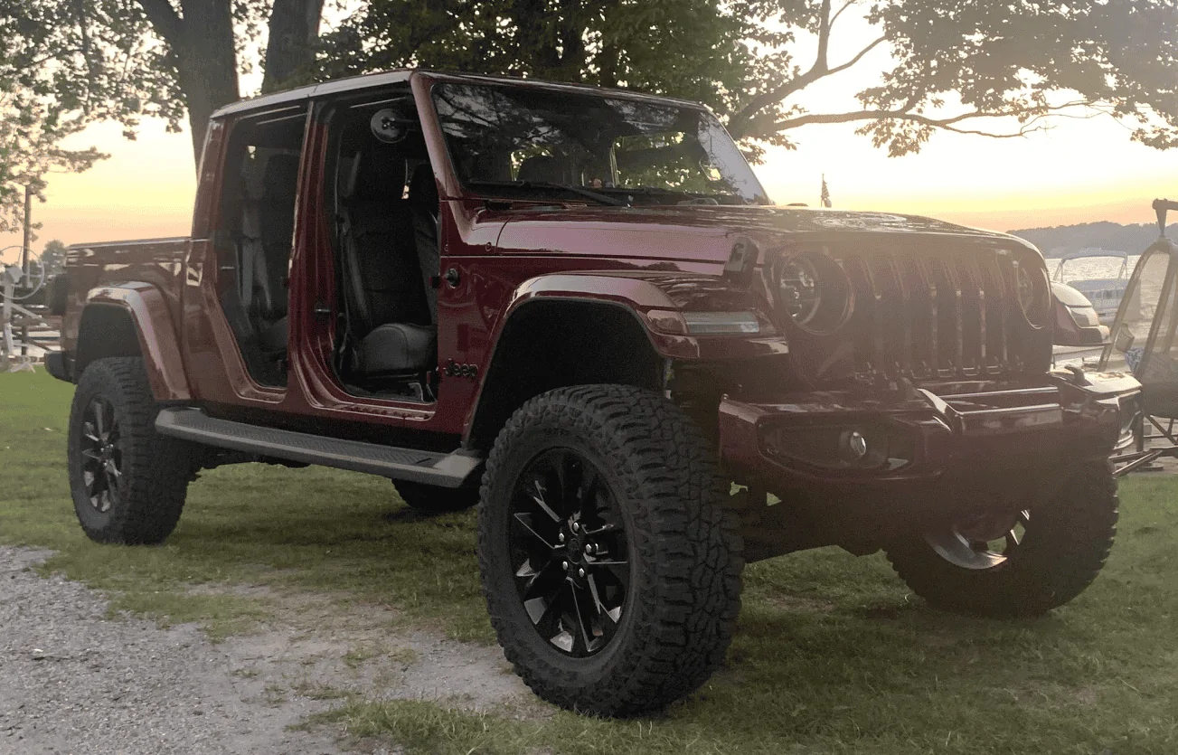 Jeep Gladiator Issue with ride quality on 24x14 wheels paired with 6" lift Gladiator Doors Off Top On cropped small