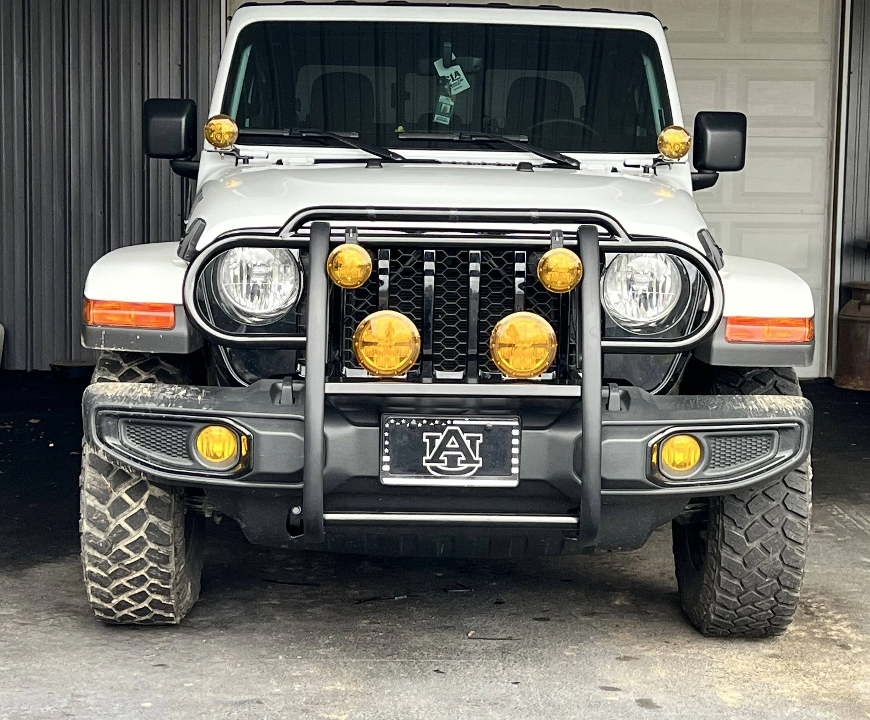 Jeep Gladiator Fog light bezel replacement 03C61F94-5421-4467-B3B2-63B5CD56E850