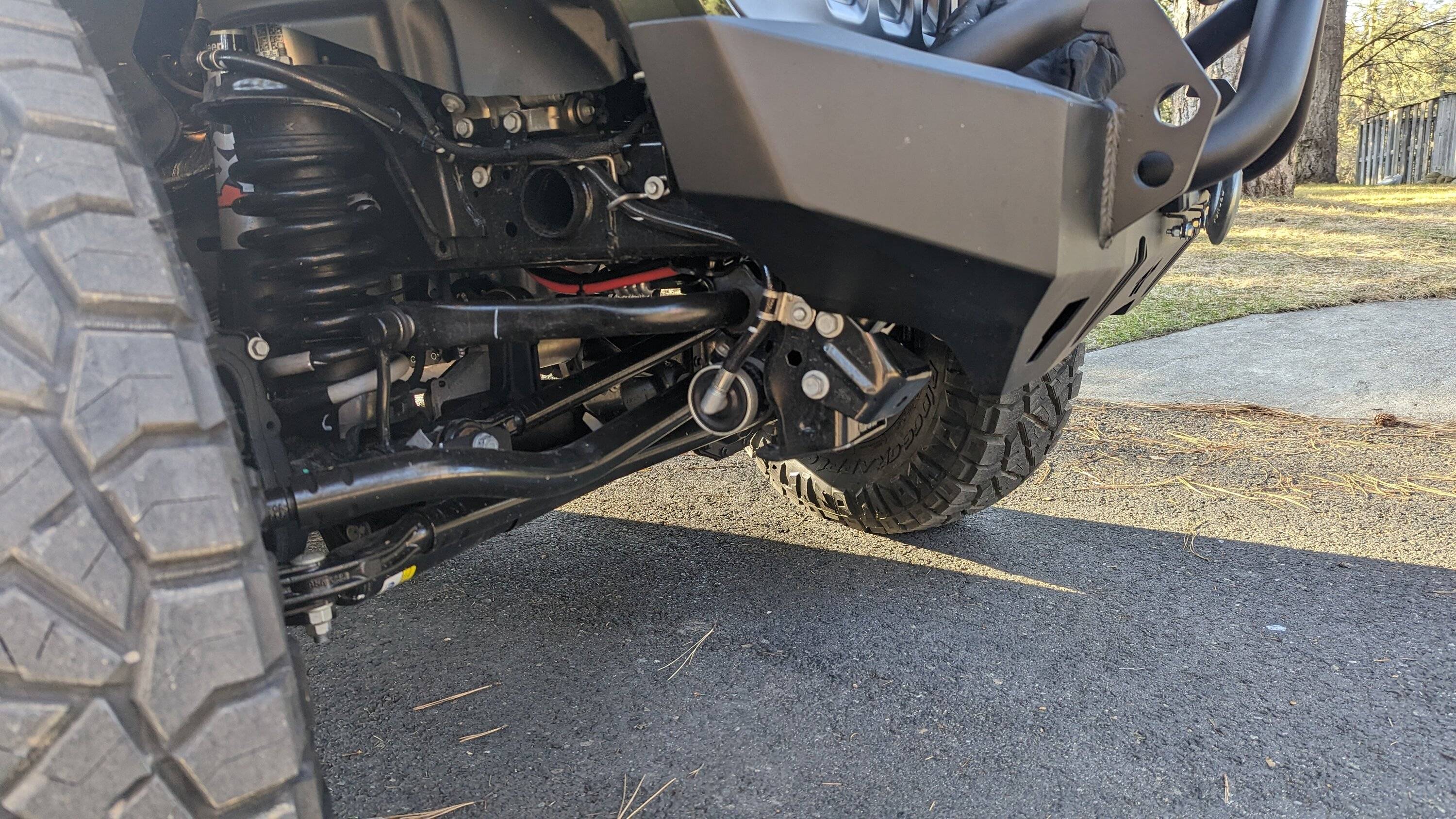 Jeep Gladiator Exposed shock reservoir (Mojave)-- how concerned would you be? PXL_20230405_150405030[2909]
