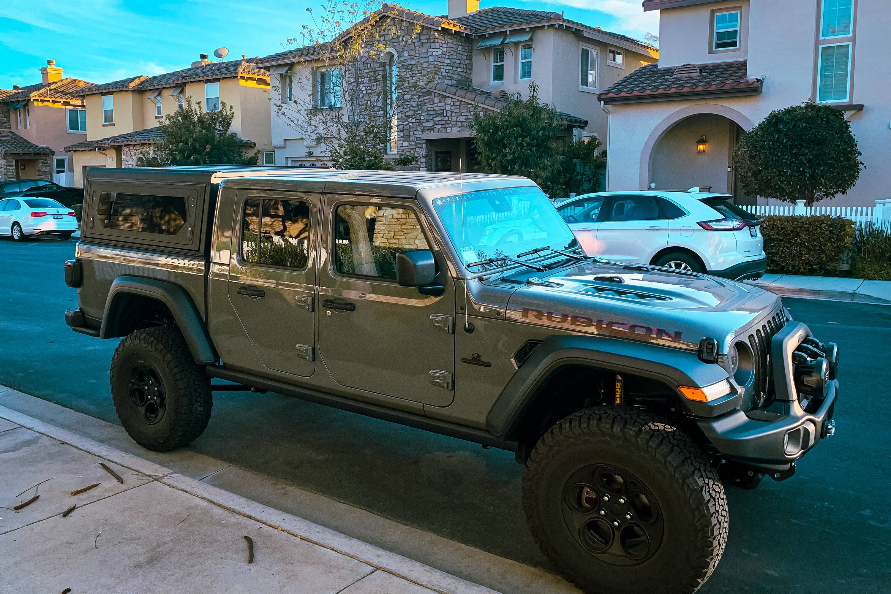 Jeep Gladiator Alu-Cab Contour Canopy Roll Call - not Camper IMG_5704