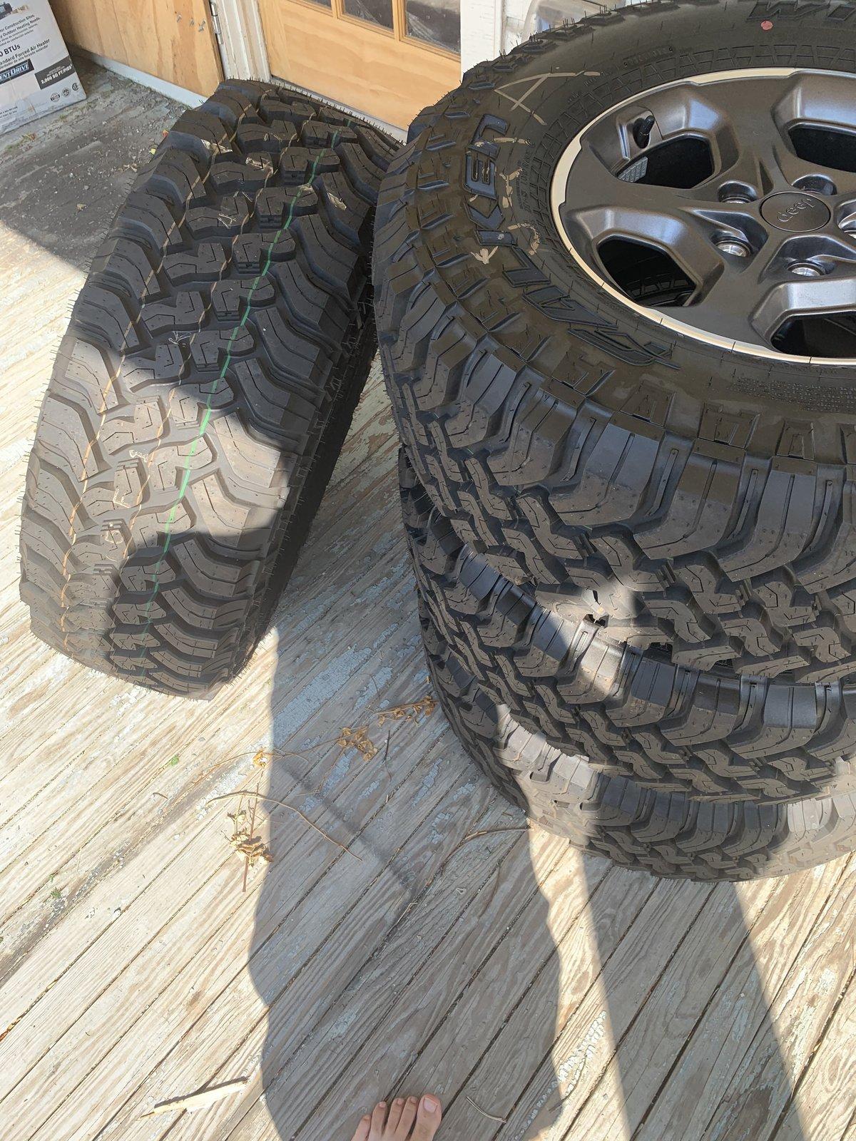 Jeep Gladiator Rubicon M/T take offs-wheels and tires with TPMS, 32020D3D-45D8-40A6-9176-B688E25A980E