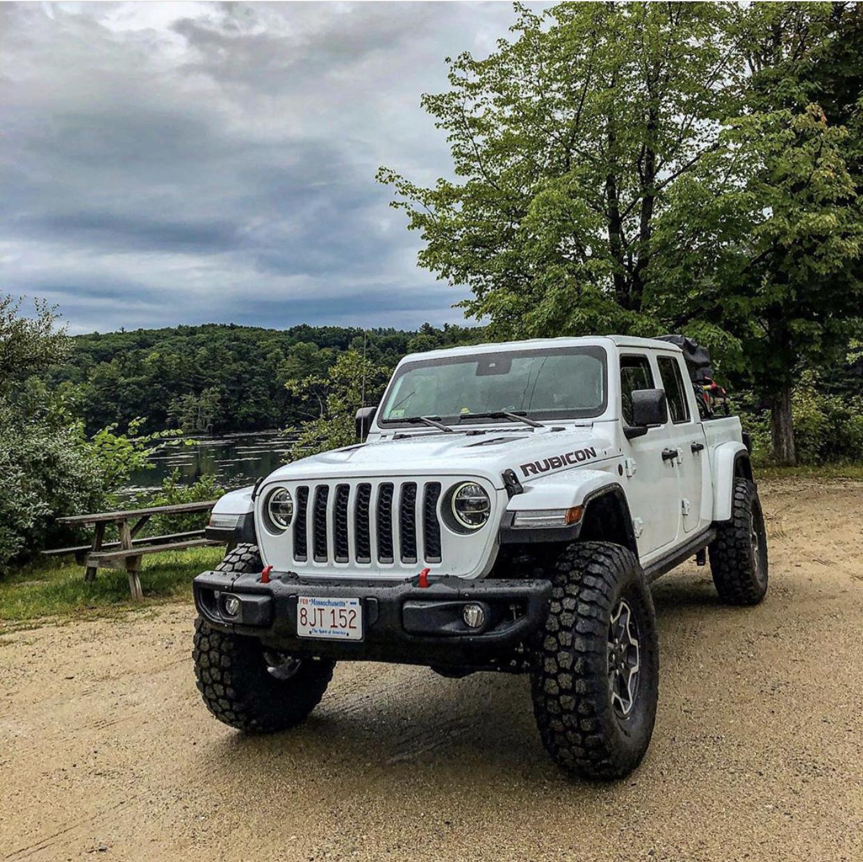 Jeep Gladiator BRIGHT WHITE Gladiator JT Club A4440048-8966-4A63-BE11-7AA0DB503D47