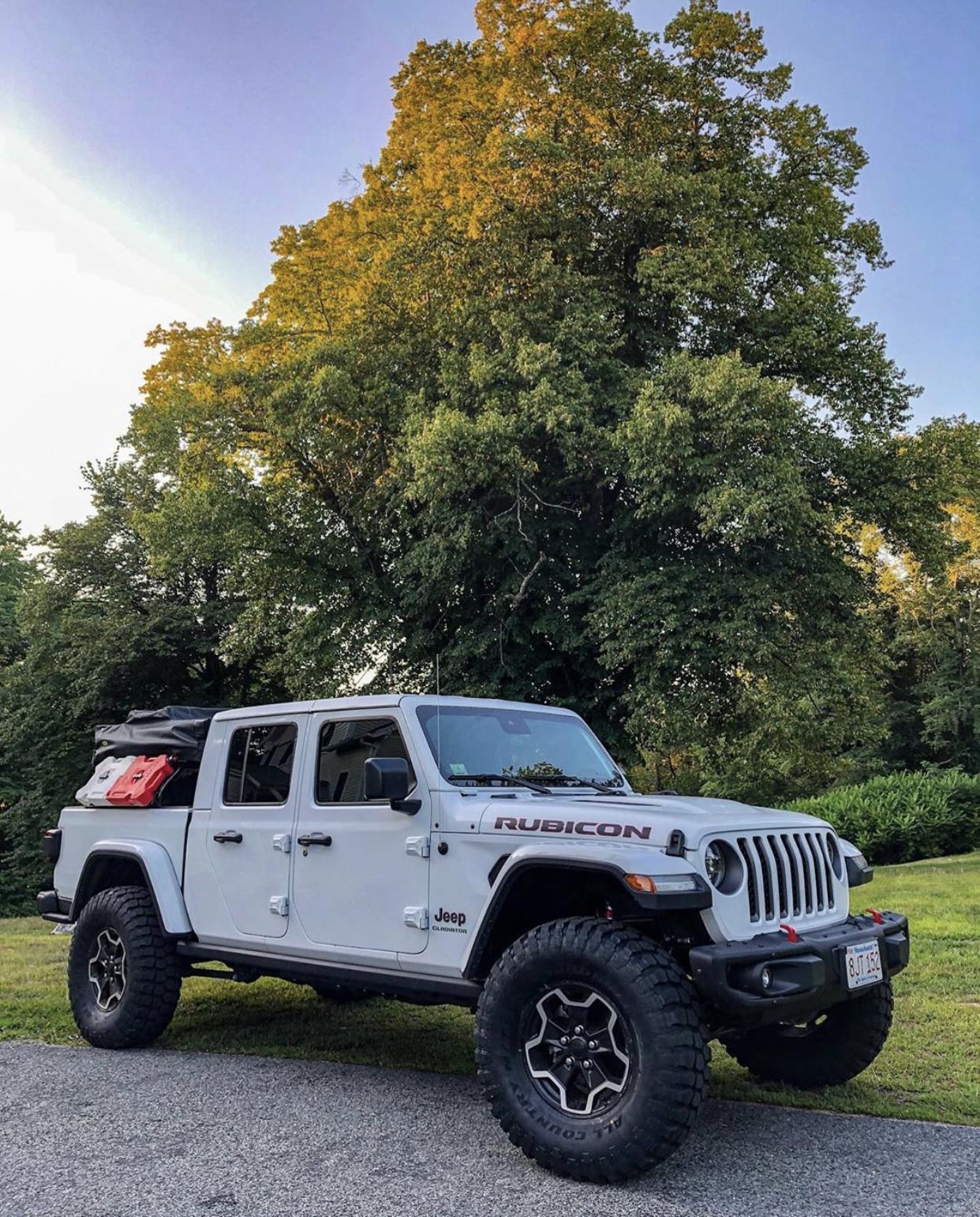 Jeep Gladiator BRIGHT WHITE Gladiator JT Club C7A55F3D-81FF-4DE4-8227-5BB84A99C13B