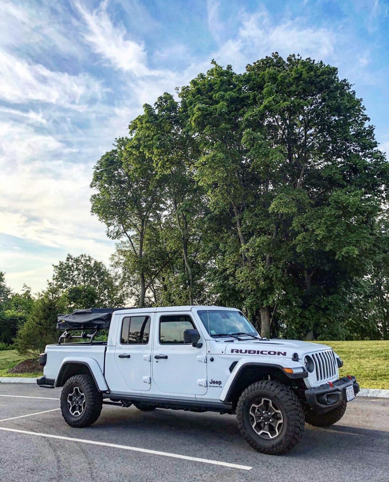 Jeep Gladiator BRIGHT WHITE Gladiator JT Club F6423546-8ACF-45F5-A734-293051EF984F