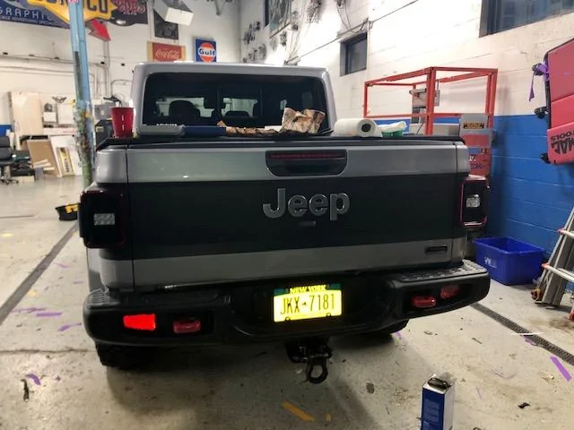 Jeep Gladiator NEW VINYL HOOD AND TAILGATE LE 58924840331__FD876F7A-62B4-4AB5-8B22-A343354F0838