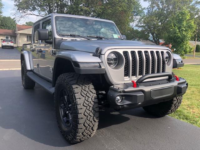 Jeep Gladiator NEW VINYL HOOD AND TAILGATE LE IMG_9220