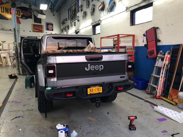 Jeep Gladiator NEW VINYL HOOD AND TAILGATE LE IMG_9227