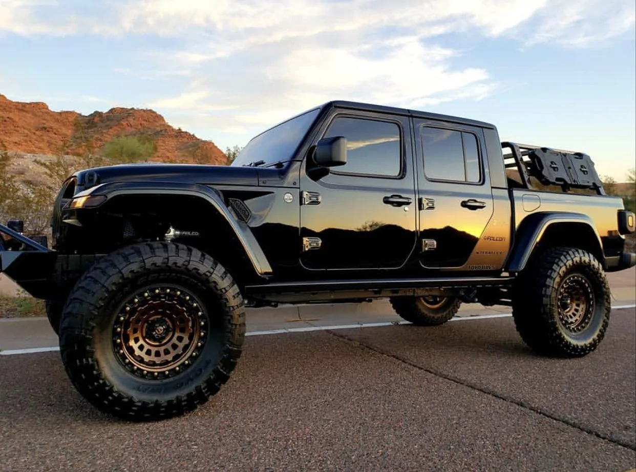 Jeep Gladiator BLACK Gladiator JT Club 0520AD75-BA61-4448-8809-30D895AA82D4