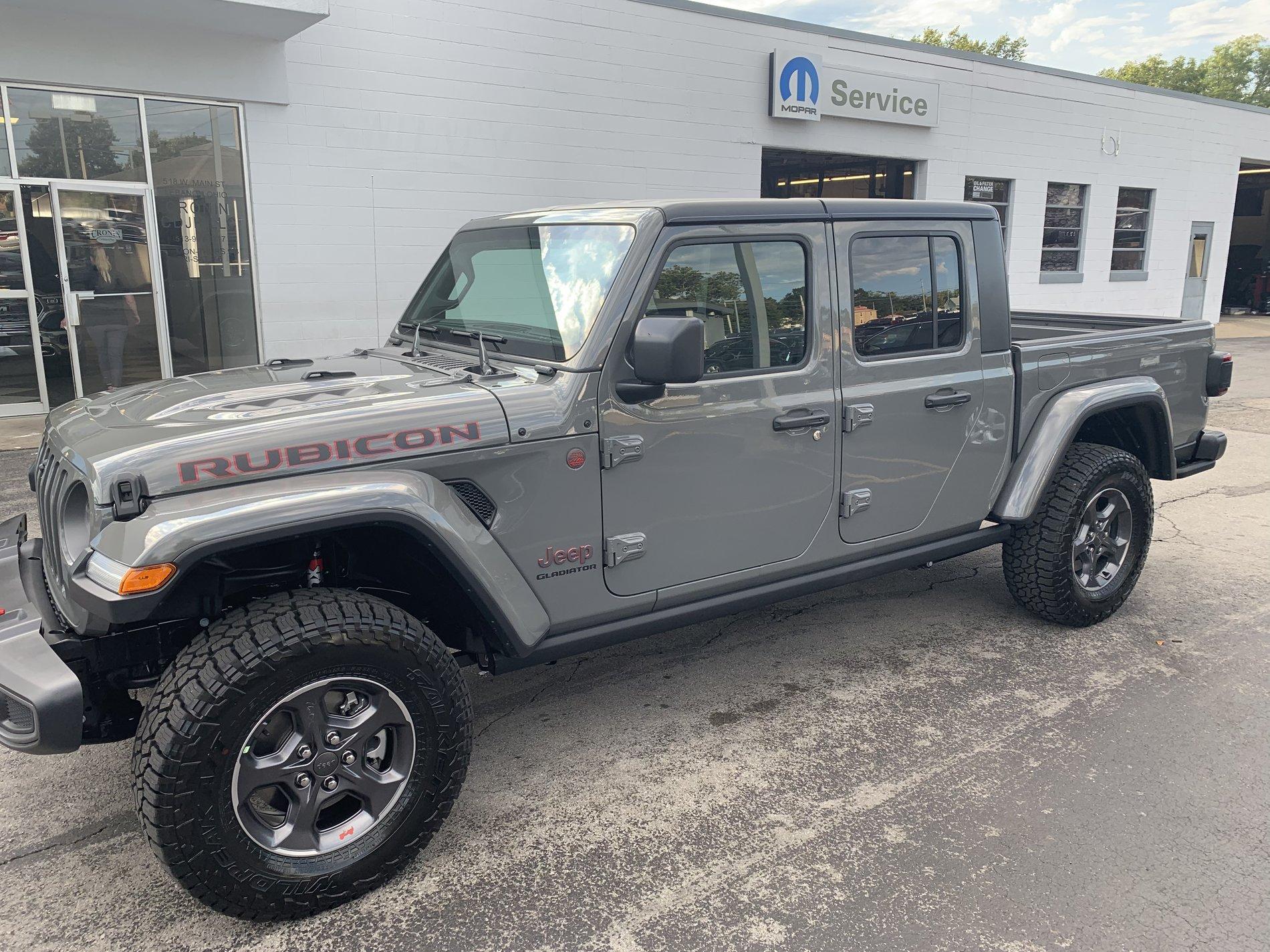 Jeep Gladiator Sting grey owners (future) check in 37729DAF-C220-4FBD-A51E-B7E1D33688B1