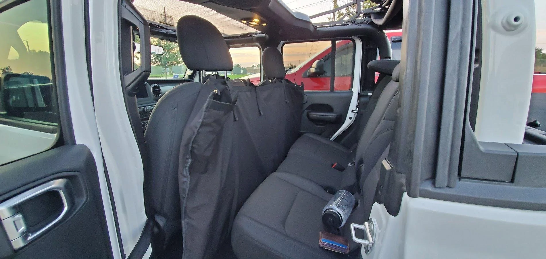 Jeep Gladiator Where do you store your soft top rear window? 20190904_071846