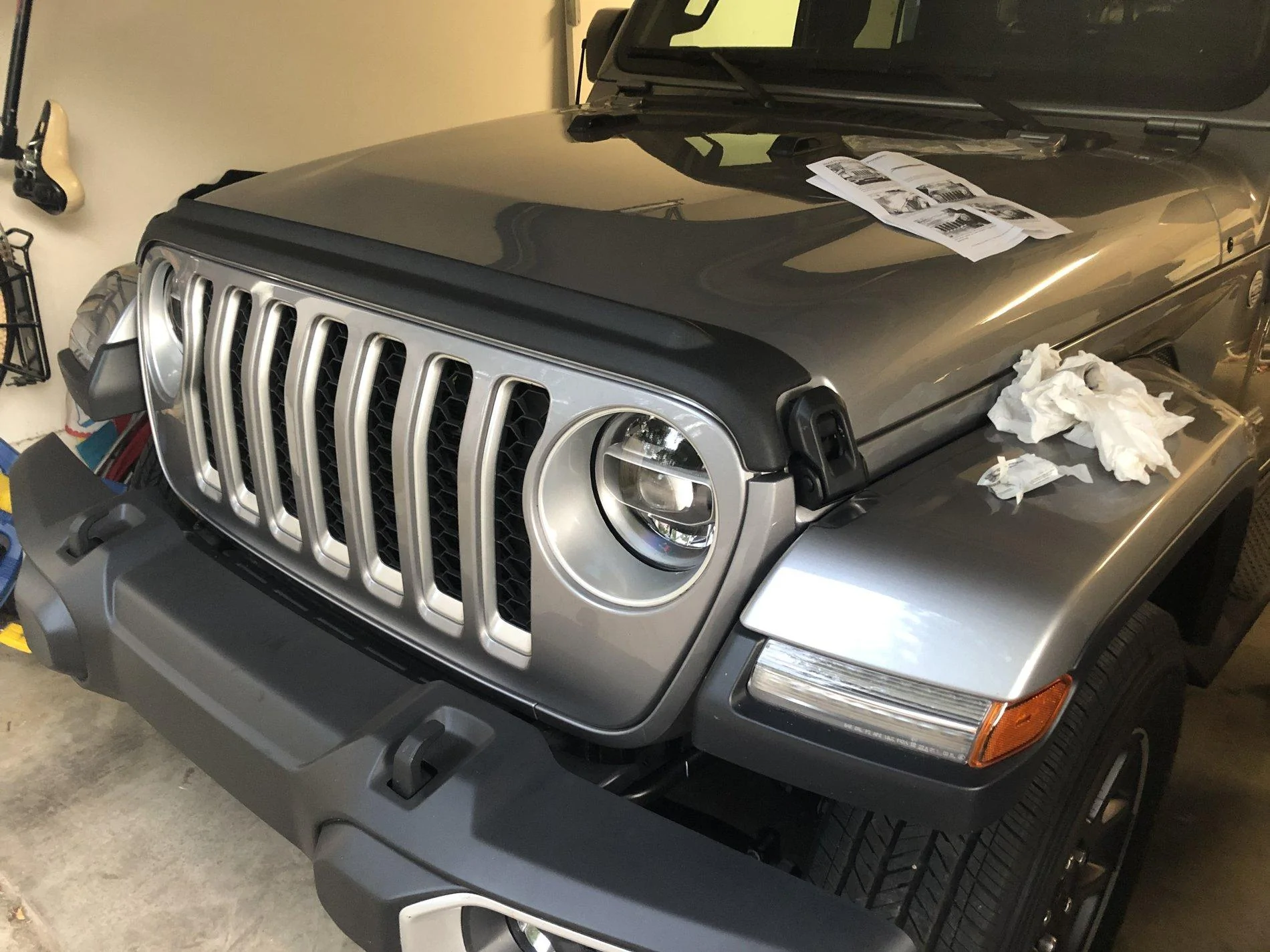 Jeep Gladiator bug deflector D75D6EFE-4BF3-4AAD-849D-9DB2DE5BE8A9