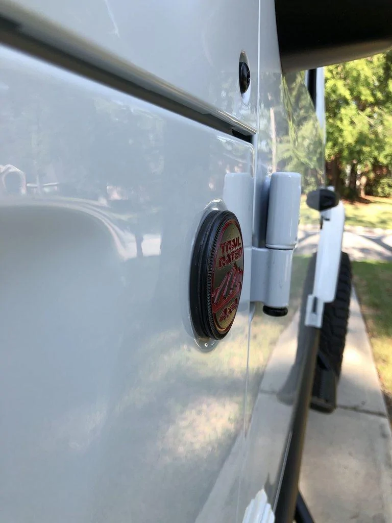Jeep Gladiator Installed BadgeGlow Trail Rated badge light MOyw55fh