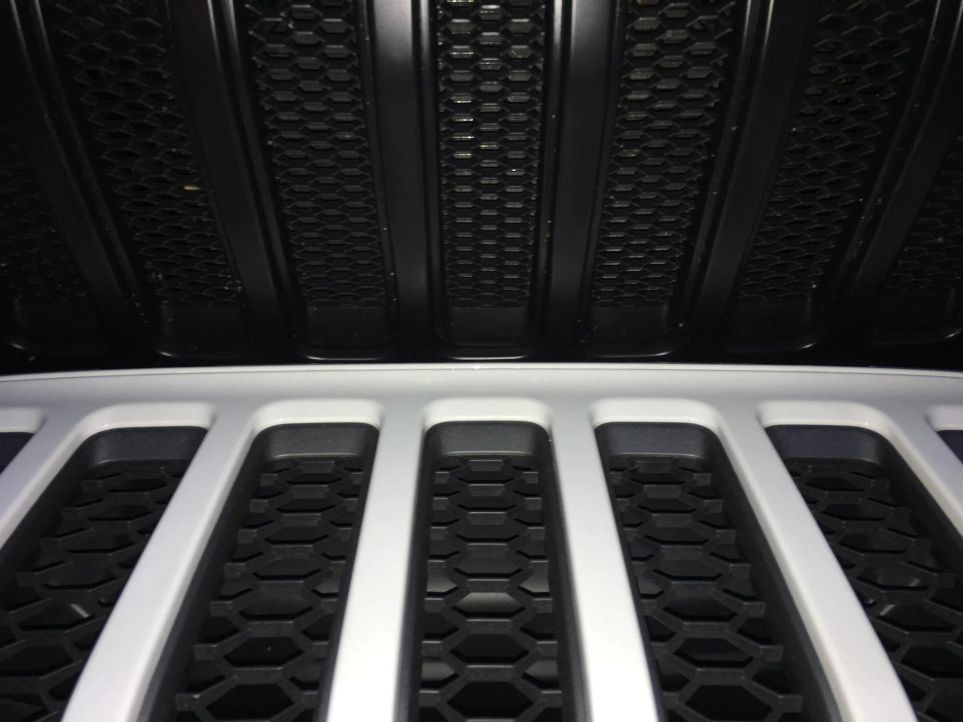 Jeep Gladiator Silk Black Grille option CD5D349D-B66F-43EF-B627-8CA0C2132575
