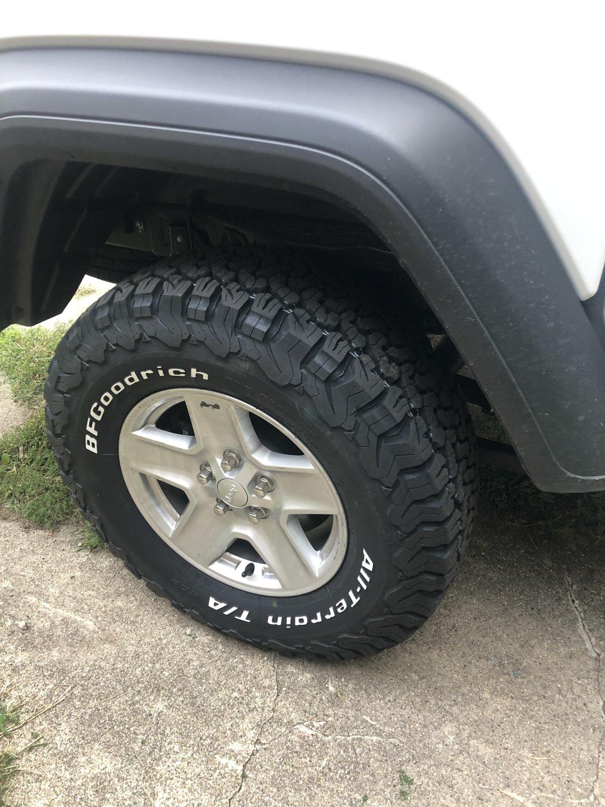 Jeep Gladiator Let's see 'em - Larger tires on Sport S wheels 89CA8AEE-A0E5-40DA-BCE9-D6053968C568