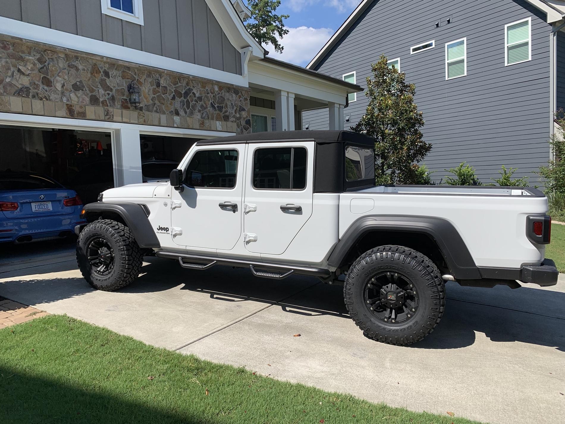 Jeep Gladiator bigger tires on unlifted Sport S 1FDx7YP