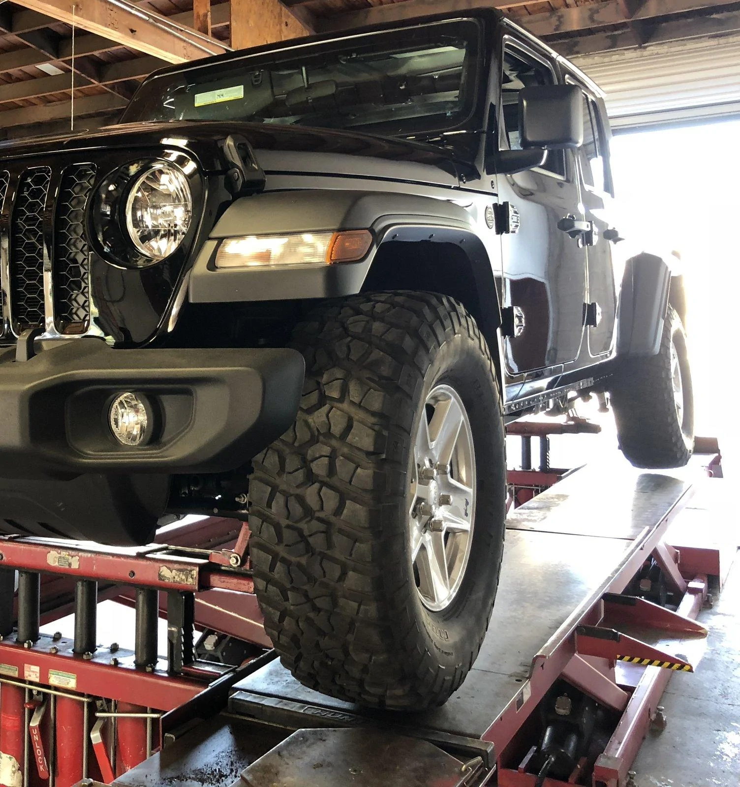 Jeep Gladiator Let's see 'em - Larger tires on Sport S wheels 096D1705-2F57-4A32-A12D-35310701F90F