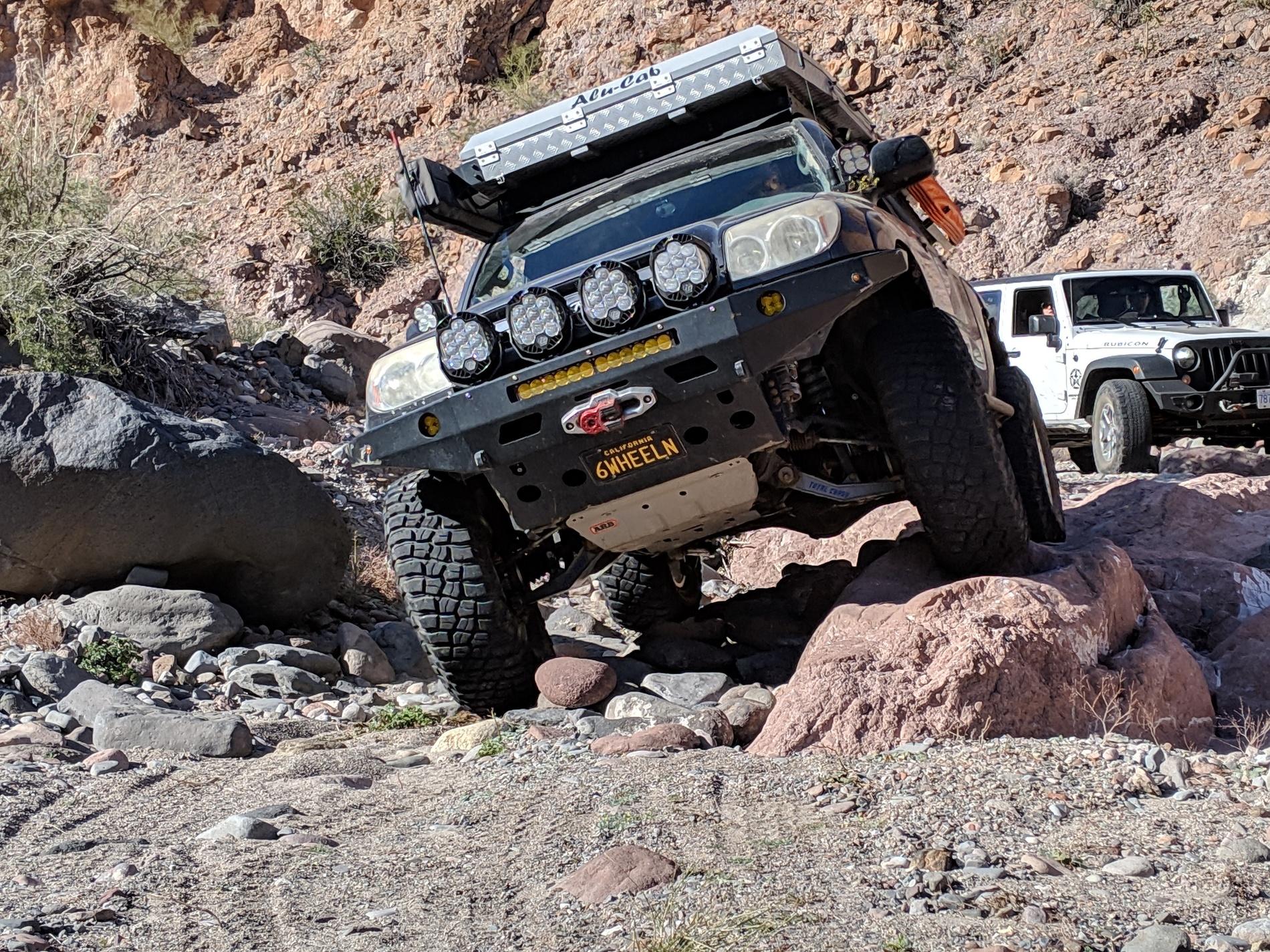Jeep Gladiator Gladiator vs Toyota 4Runner Review (Car and Driver) C8Fpdtr