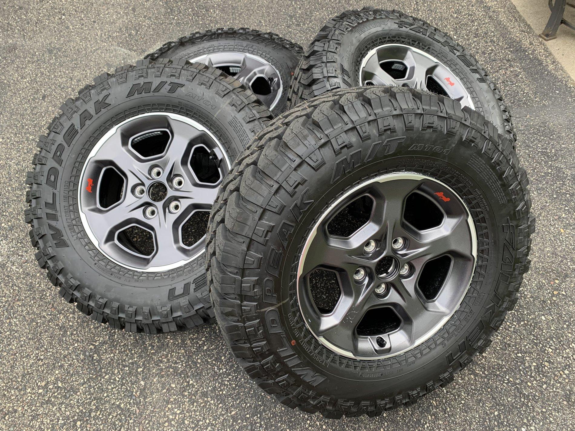 Jeep Gladiator Gladiator Rubicon wheels/tires 74C7CD31-B433-4358-81A8-8A92FE311B60