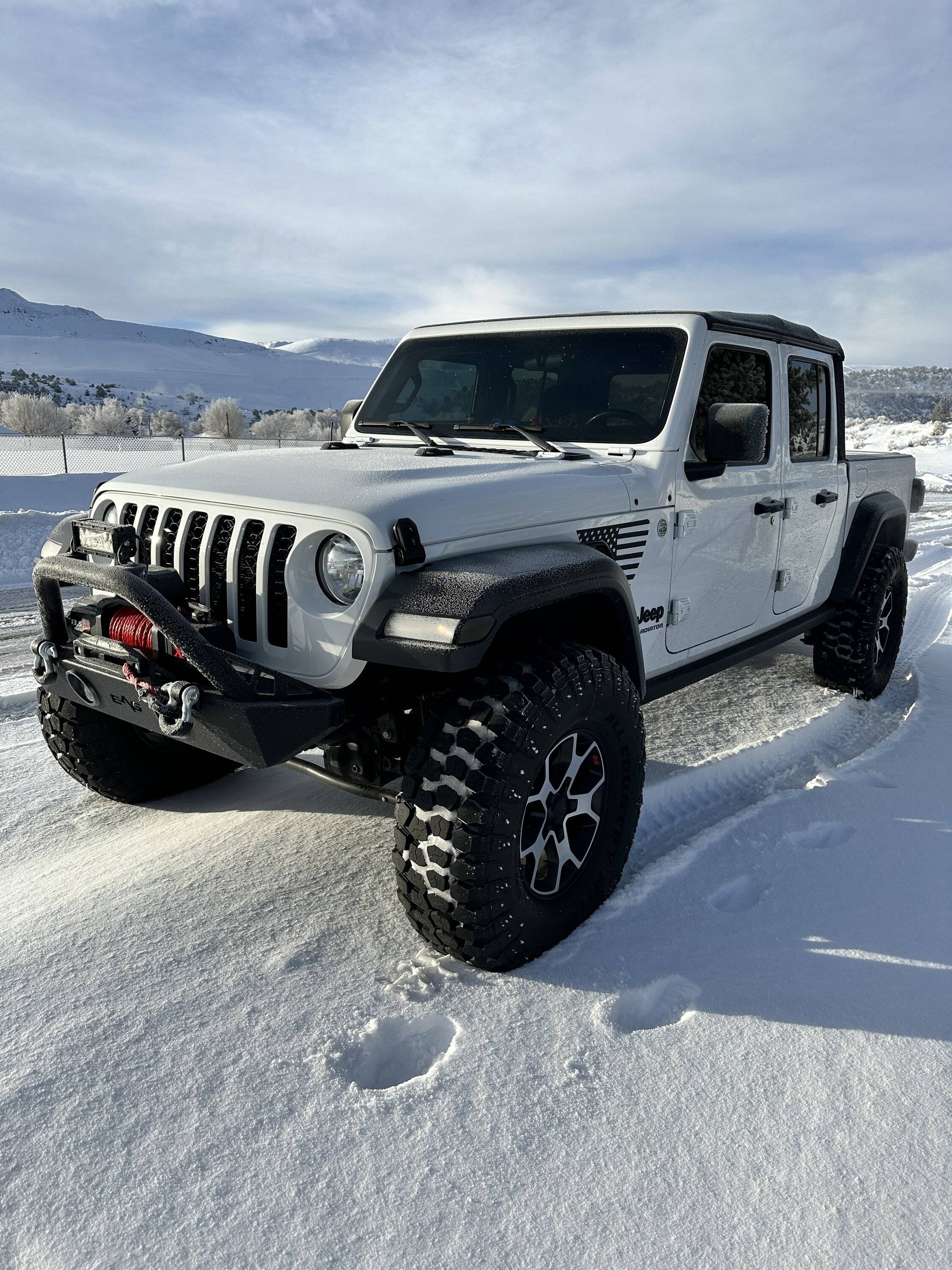 Jeep Gladiator BRIGHT WHITE Gladiator JT Club 305FBB79-BD2F-4C64-9A18-CDA5F5736F5D