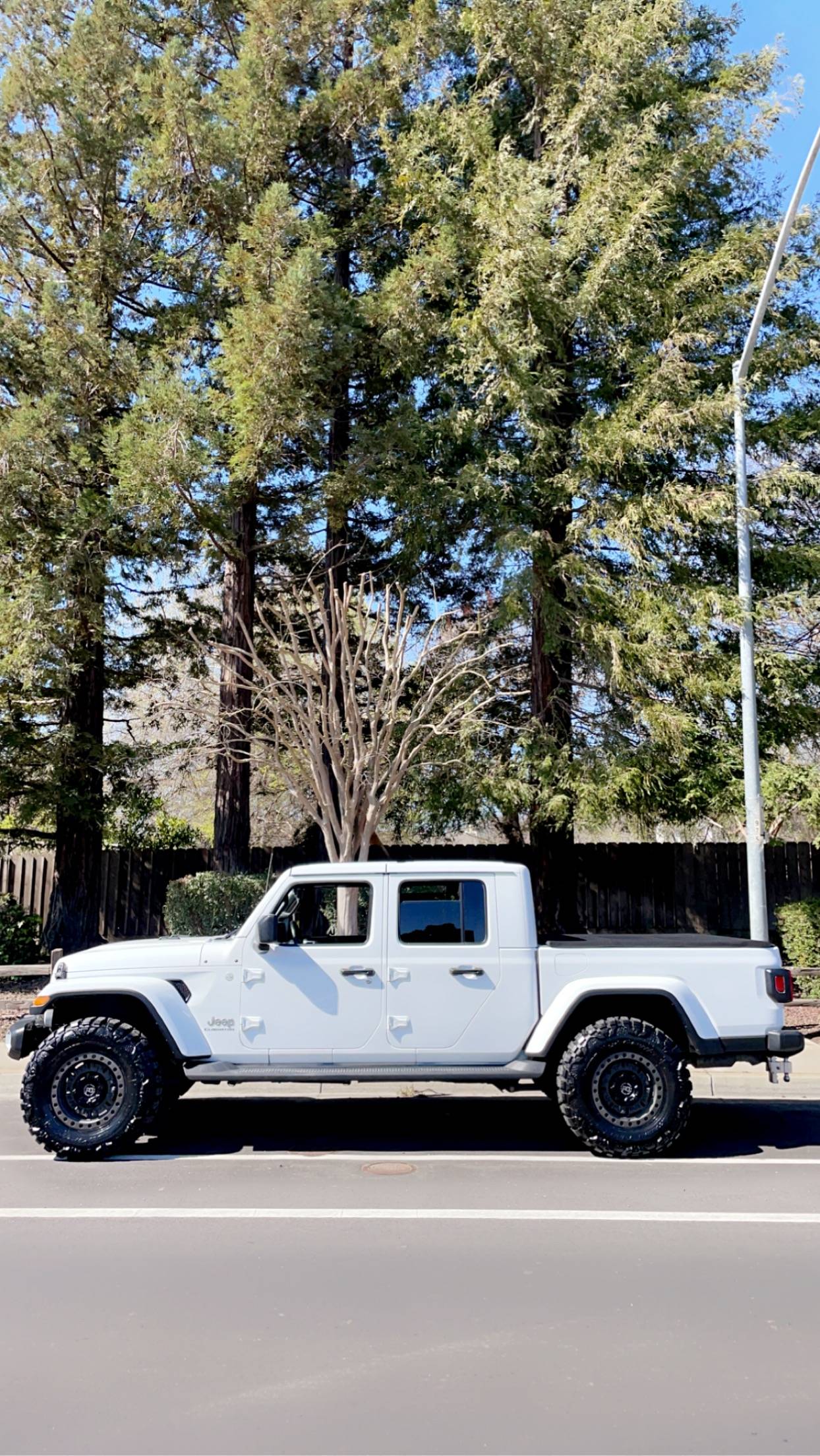 Jeep Gladiator BRIGHT WHITE Gladiator JT Club 0E6BFF69-1B9E-4DB3-BDEA-46E02F26BE1C