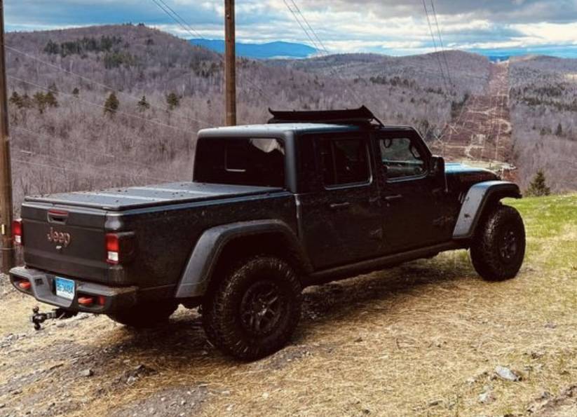 Jeep Gladiator Extang Solid Fold 2.0 Tonneau Cover IMG_2241