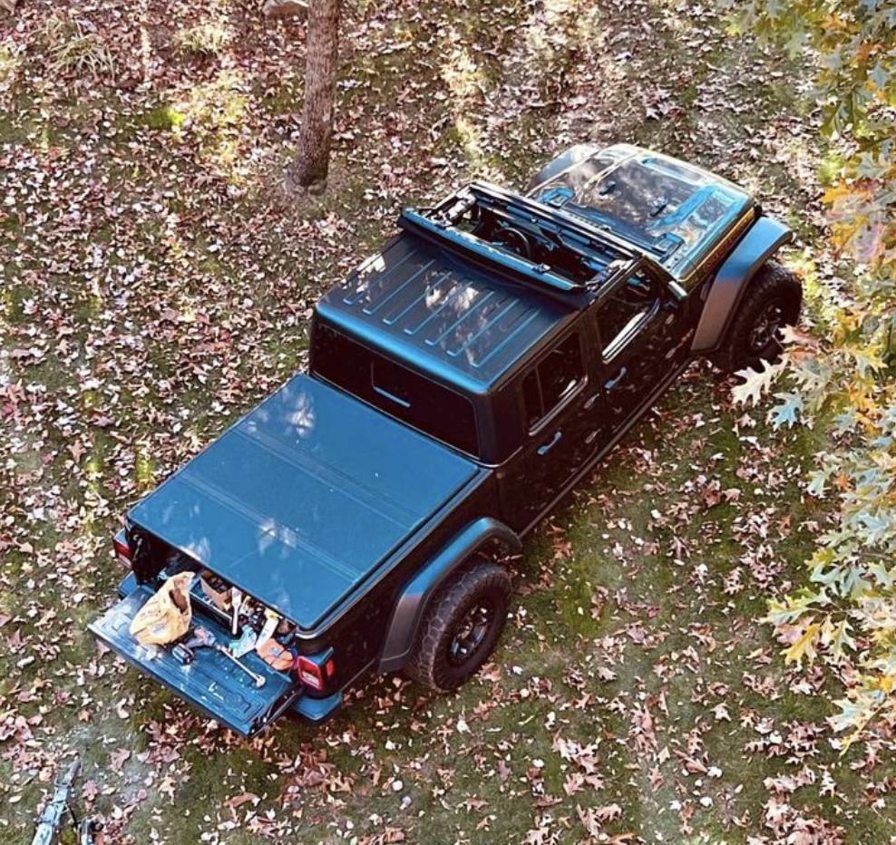Jeep Gladiator Extang Solid Fold 2.0 Tonneau Cover IMG_2242