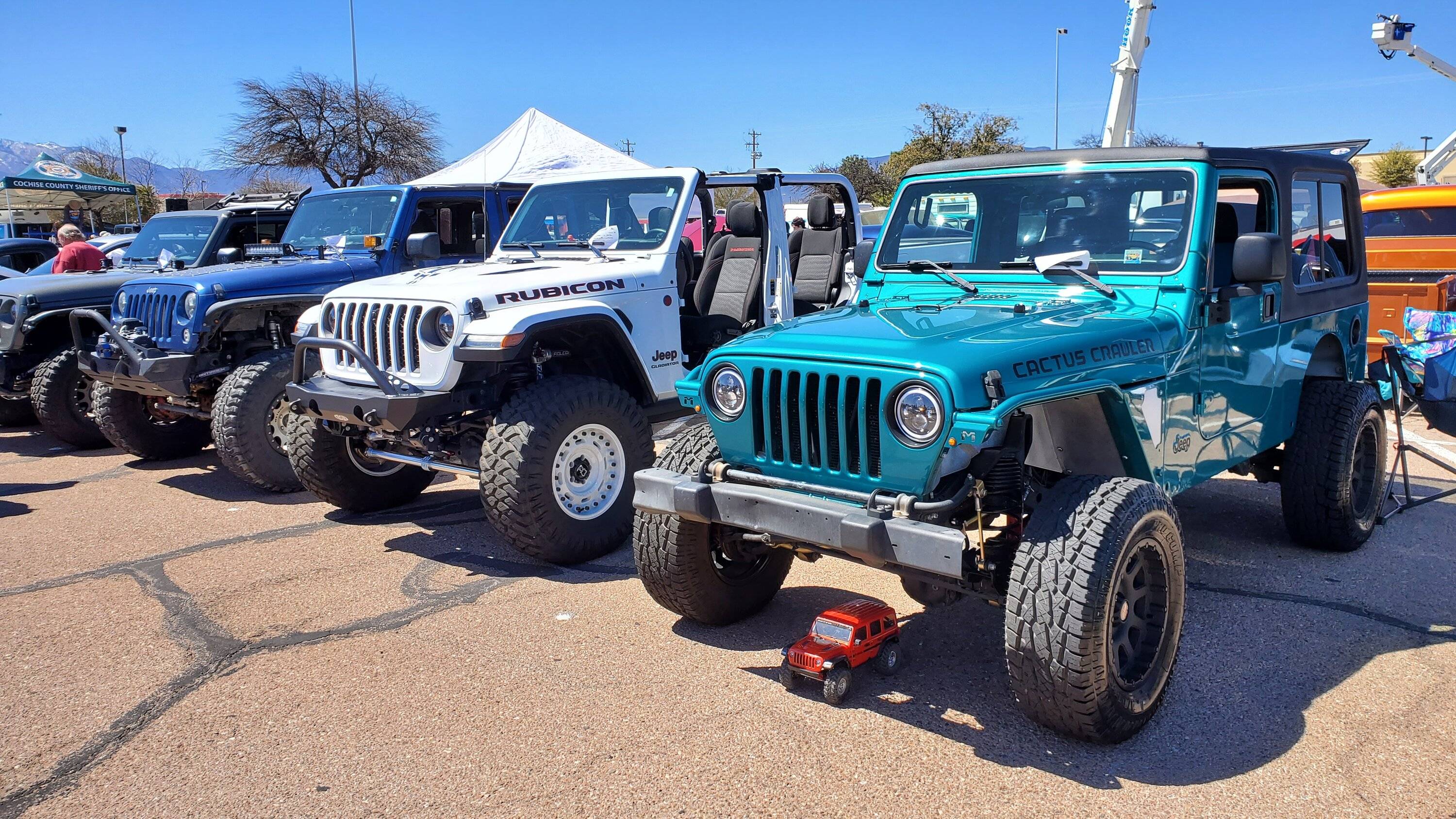 Jeep Gladiator Jeeps Parking Next To Jeeps 20230401_111354