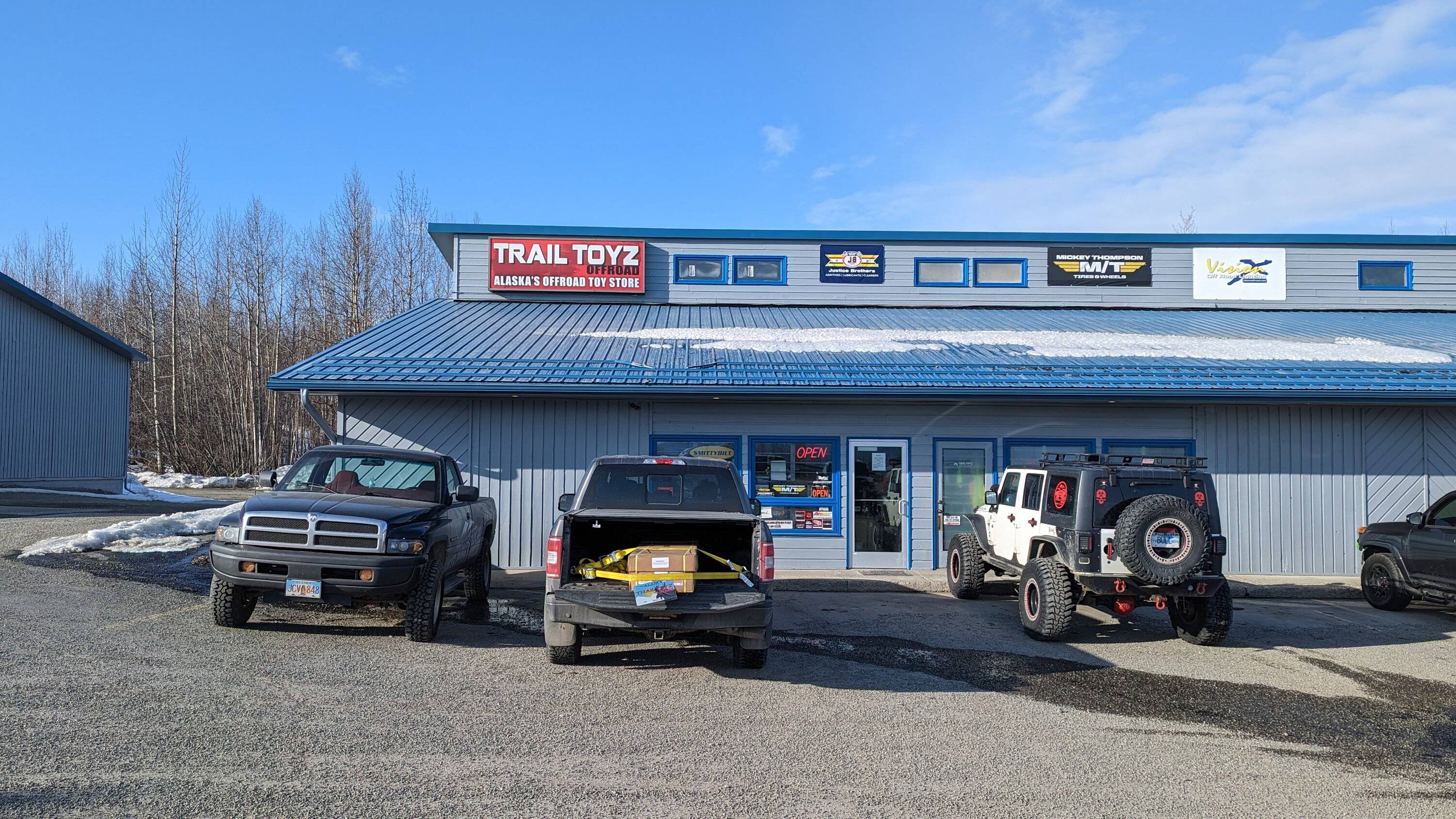 Jeep Gladiator Alaska Daily Drivers: Hydro Blue 80A and Bright White JTR PXL_20230408_015850256