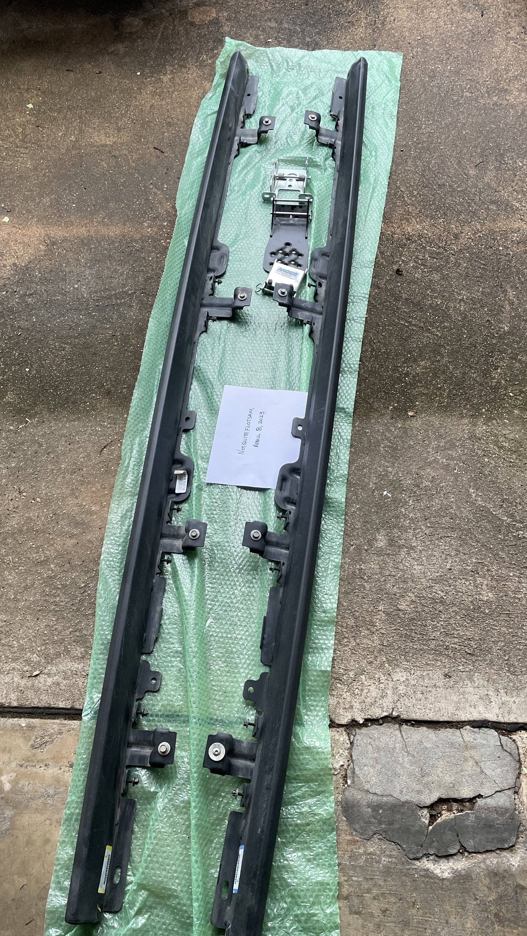 Jeep Gladiator Mojave (Rubicon) rails ($100) IMG_7517.JPG