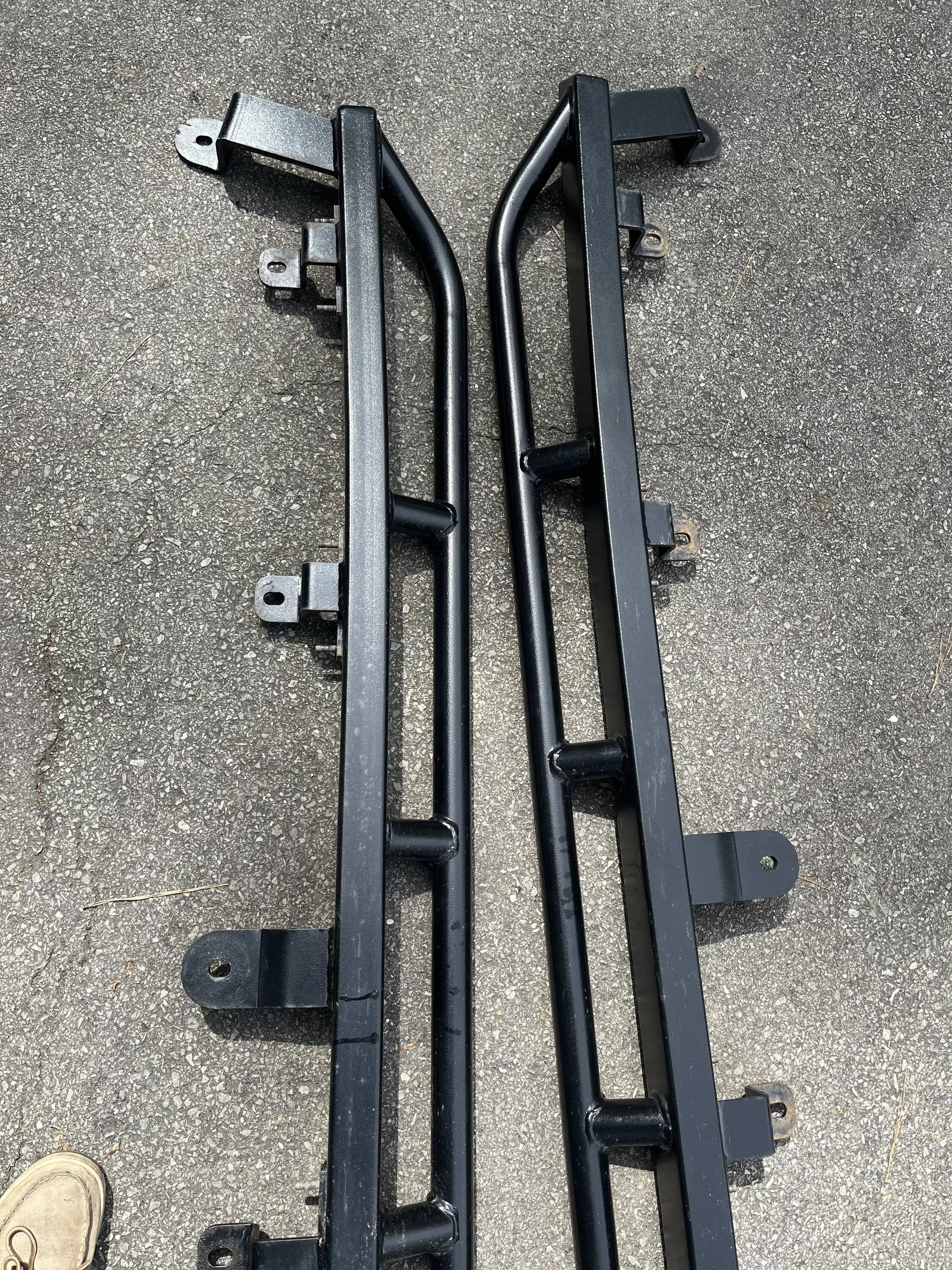 Jeep Gladiator Rock Hard 4x4 Rock Sliders, angled up IMG_7073