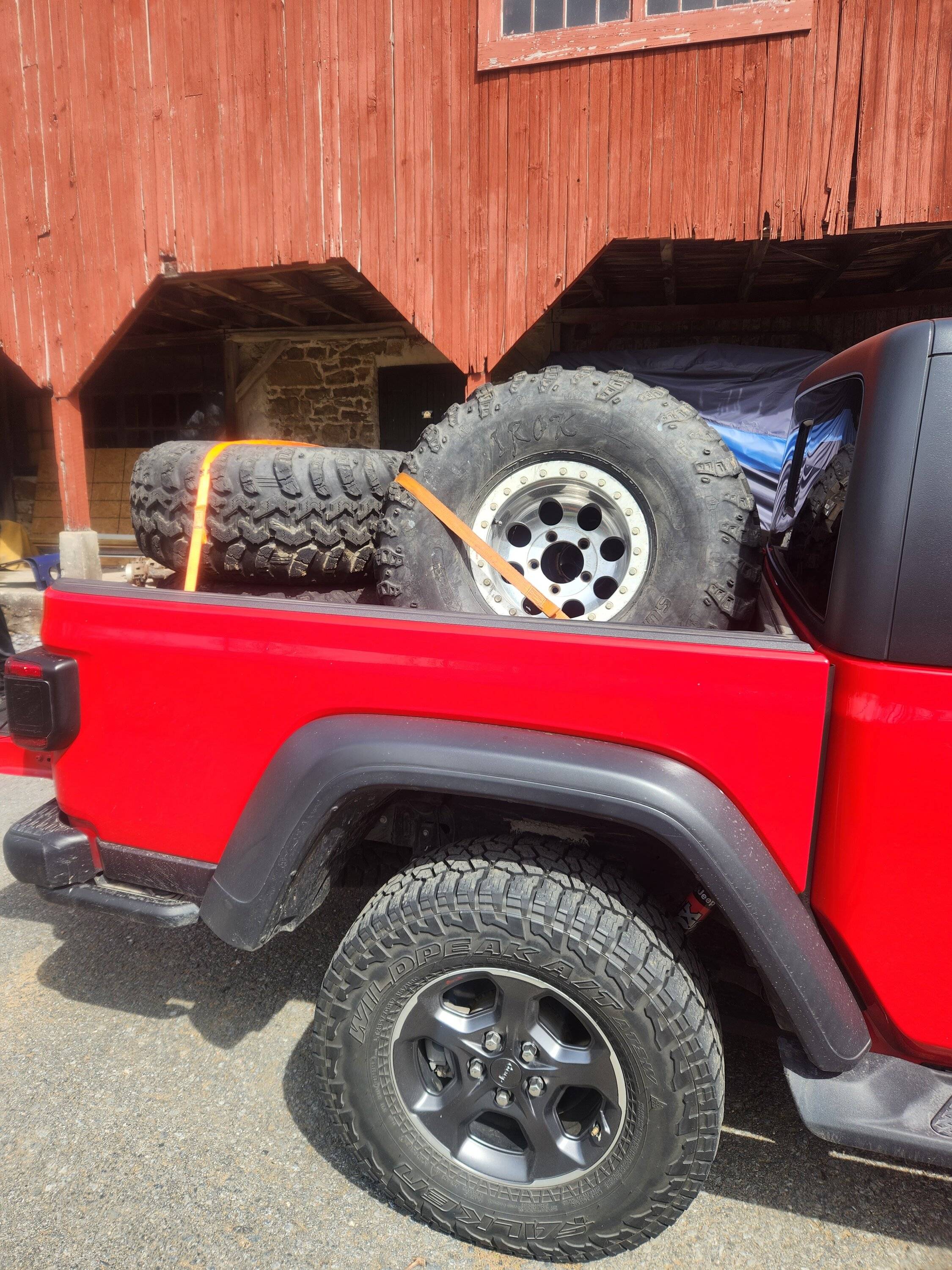 Jeep Gladiator Picked up new tires! 20230408_110057