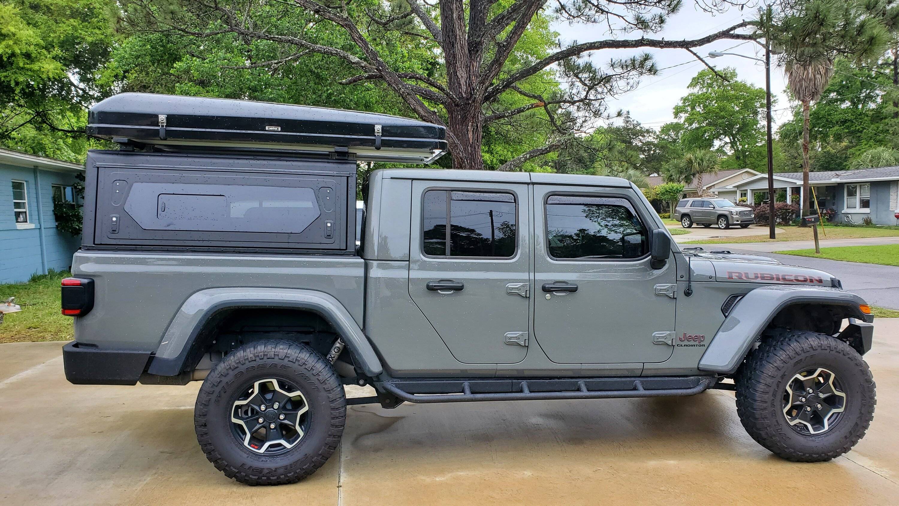 Jeep Gladiator Alu-Cab Contour Canopy Roll Call - not Camper 20230408_112418