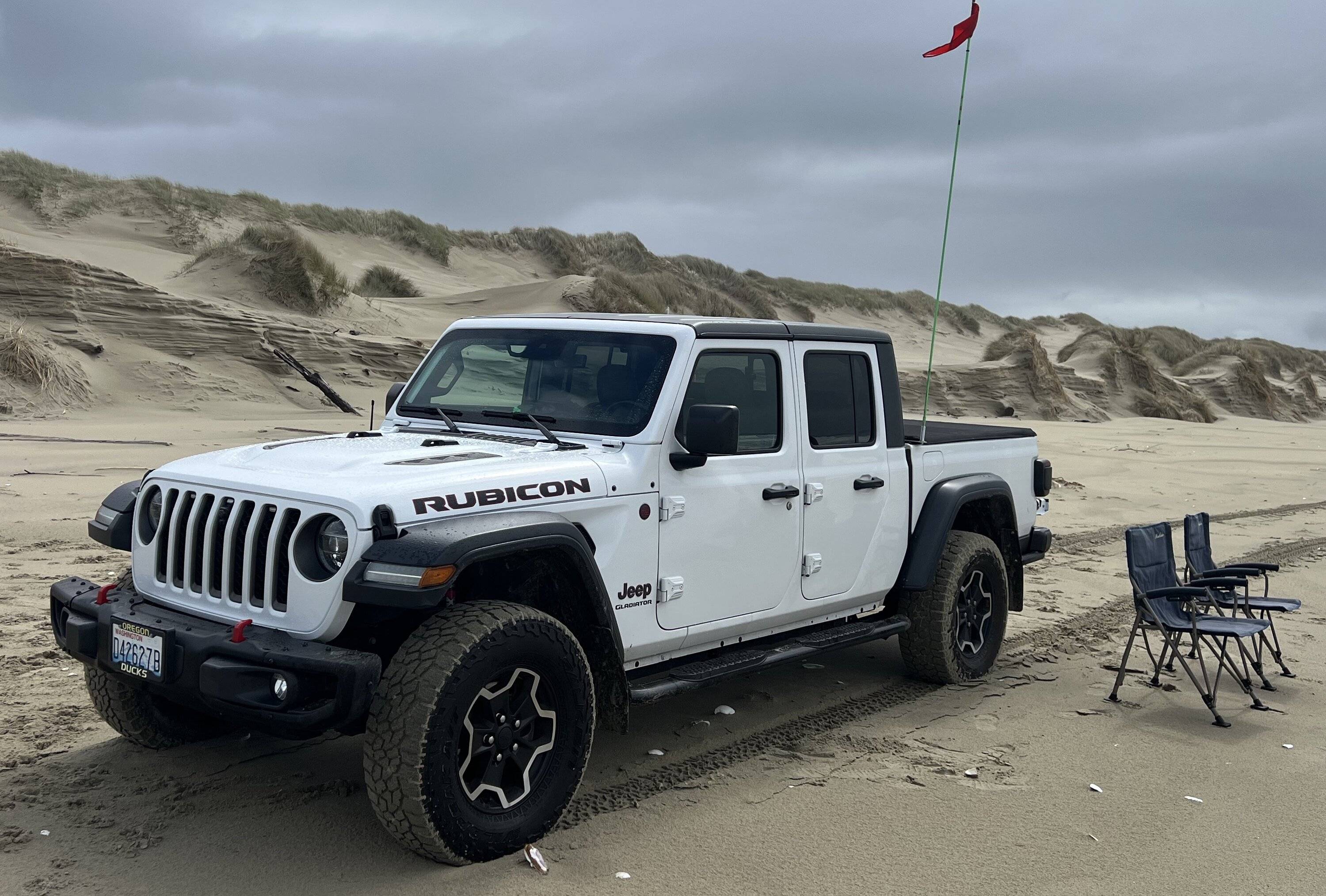 Jeep Gladiator Dunes Safety Flag/Whip mount points? IMG_3043