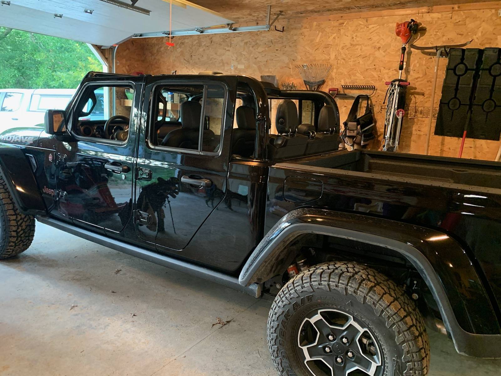 Jeep Gladiator Pic request: Hard top off - rear doors on 92C5E5D5-330B-4885-83F0-3DF710CE4E52