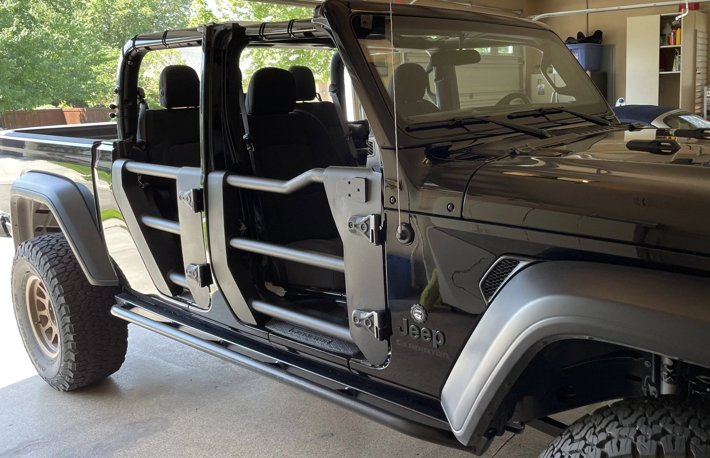 Jeep Gladiator Pic request: Hard top off - rear doors on 40A684B9-C9F7-419C-955A-26B61BB8DA53