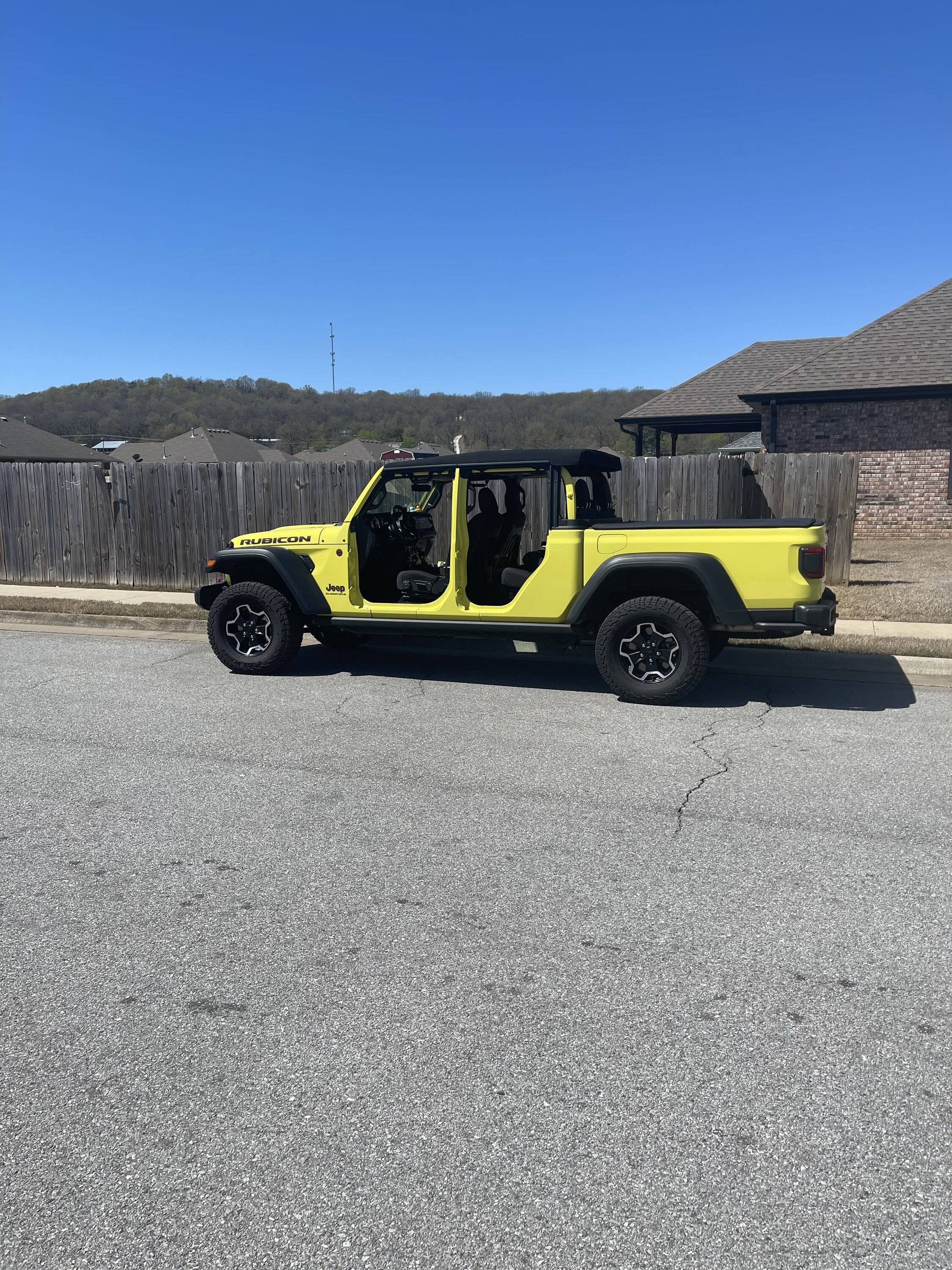 Jeep Gladiator HIGH VELOCITY YELLOW Gladiator JT Club 2308B496-320D-4598-8392-F208DF5991B4