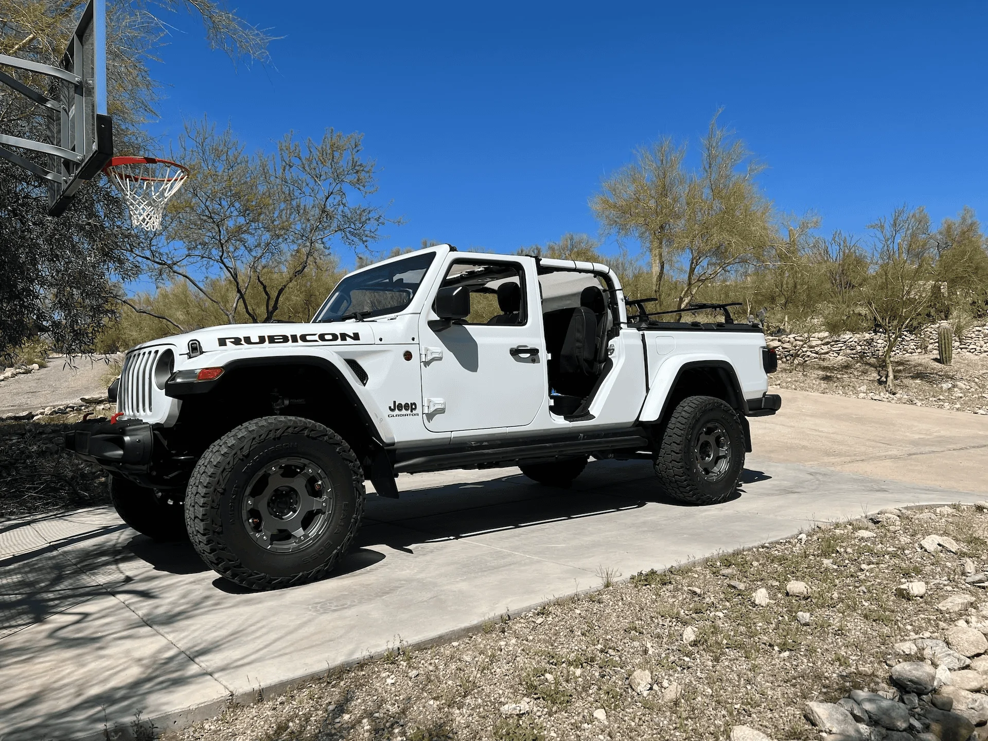 Jeep Gladiator Pic request: Hard top off - rear doors on tempImageUynama